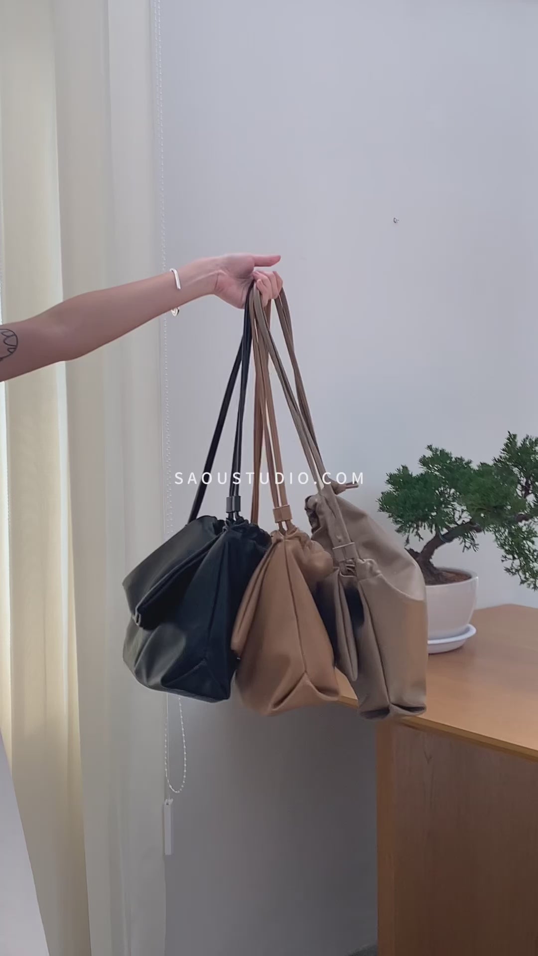 Drawstring Pleated Large Capacity Shoulder Bag in Mud Color