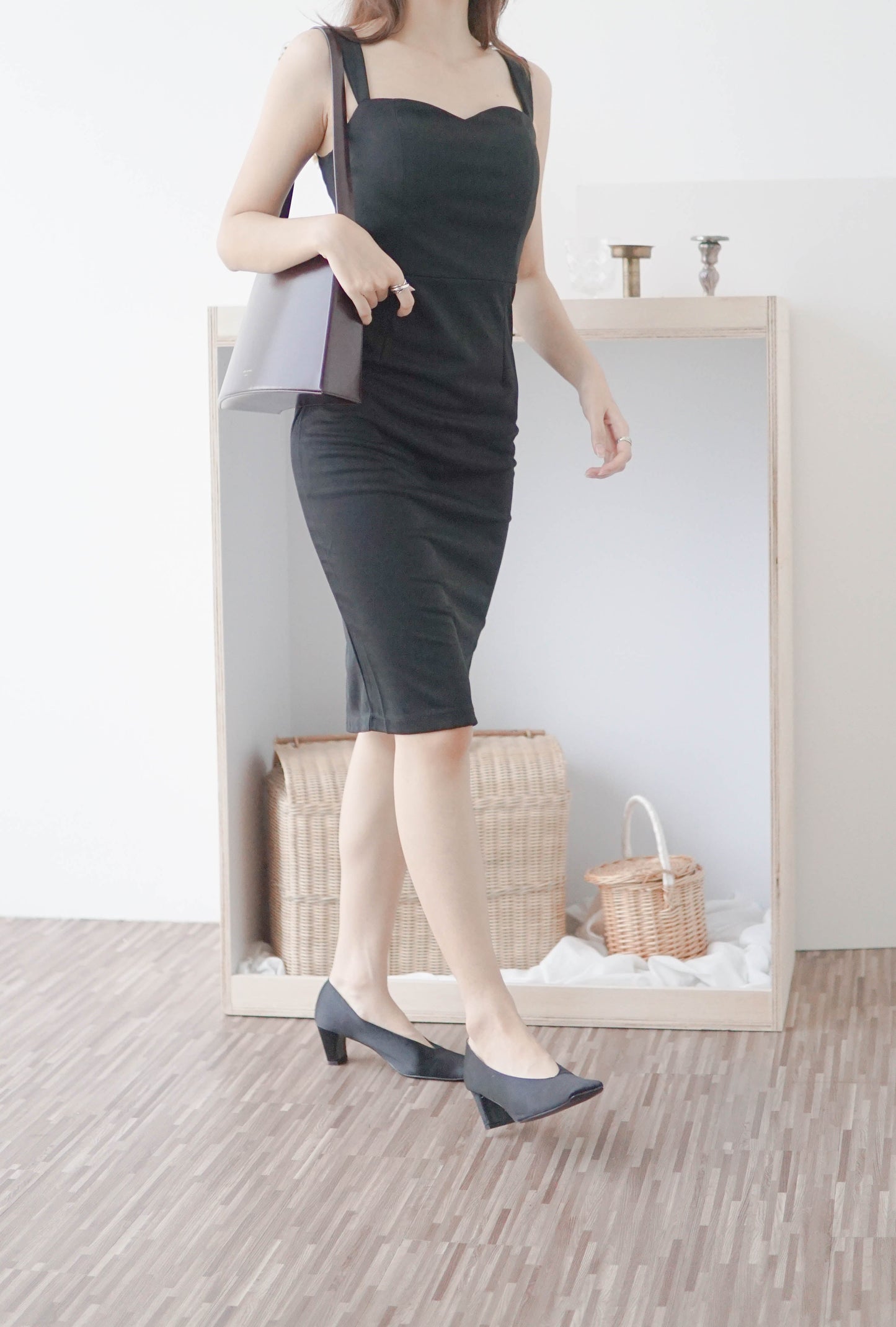 Monroe short dress in classic black