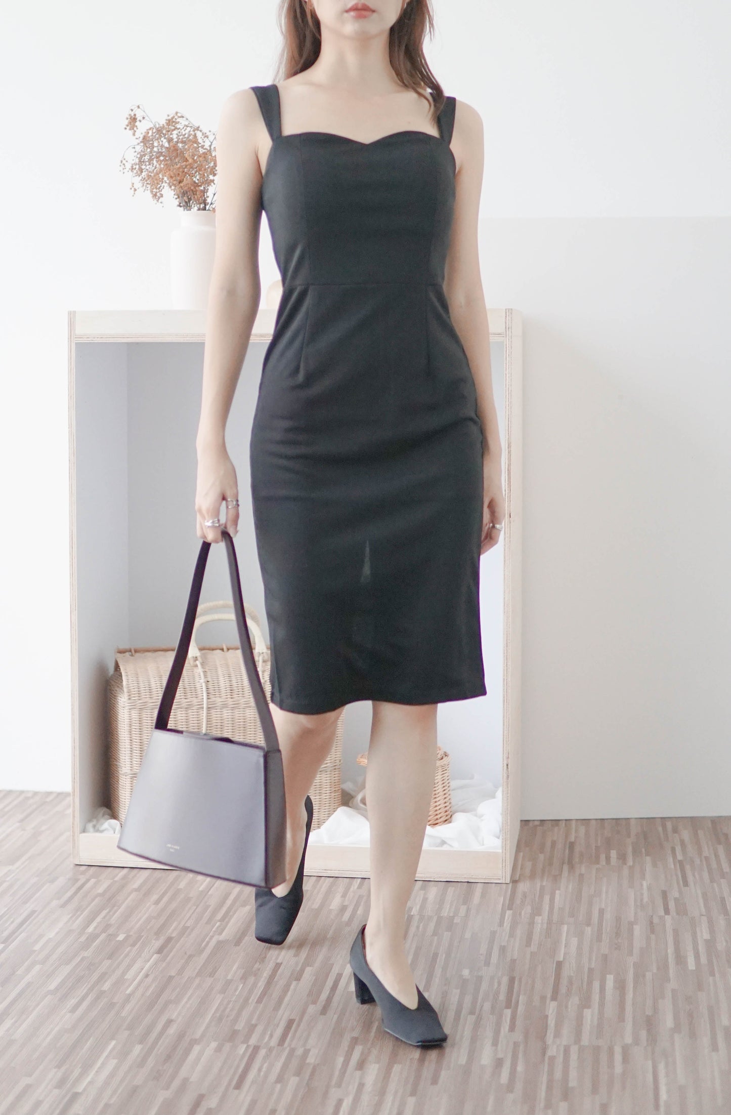 Monroe short dress in classic black