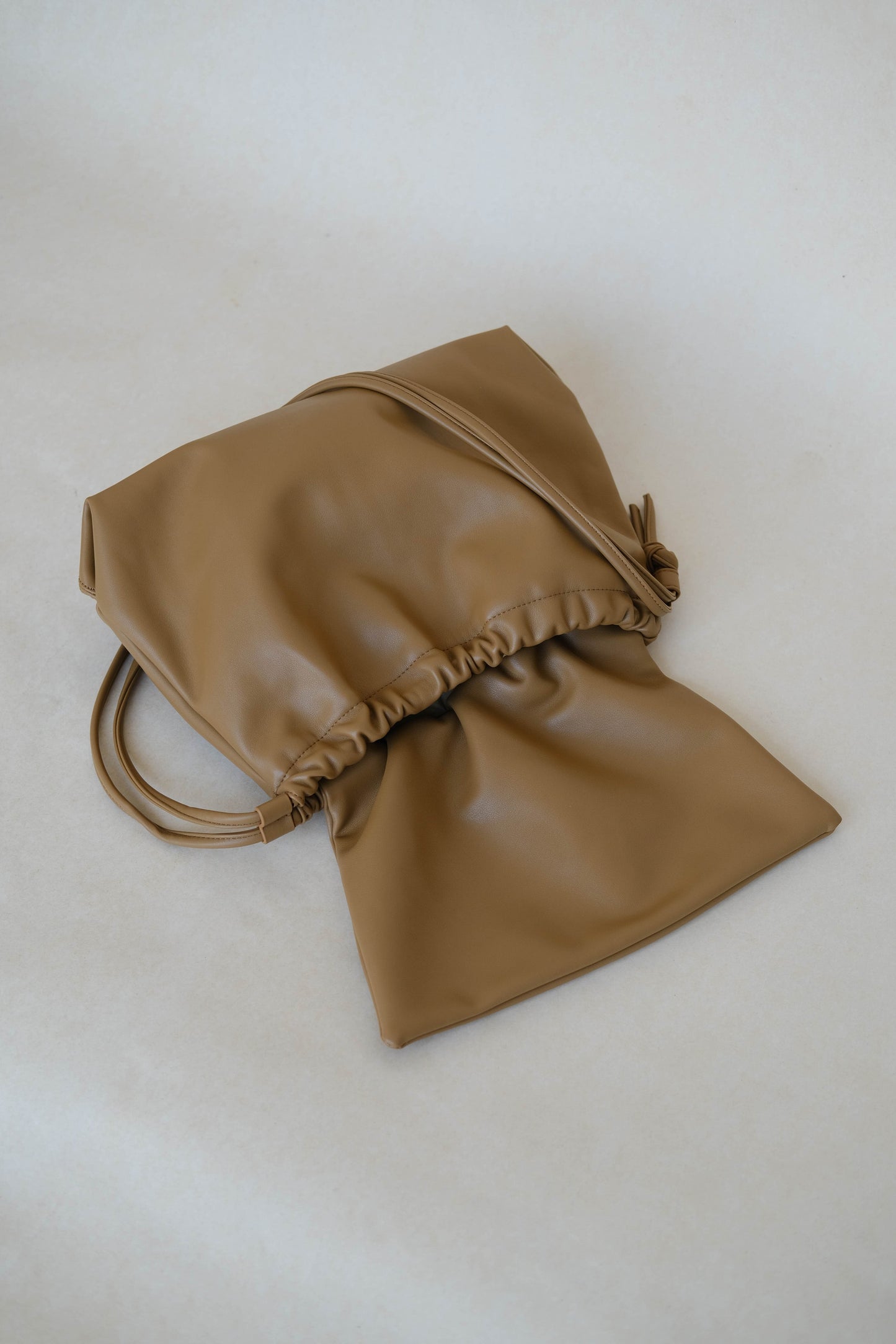 Drawstring Pleated Large Capacity Shoulder Bag in Brown Color