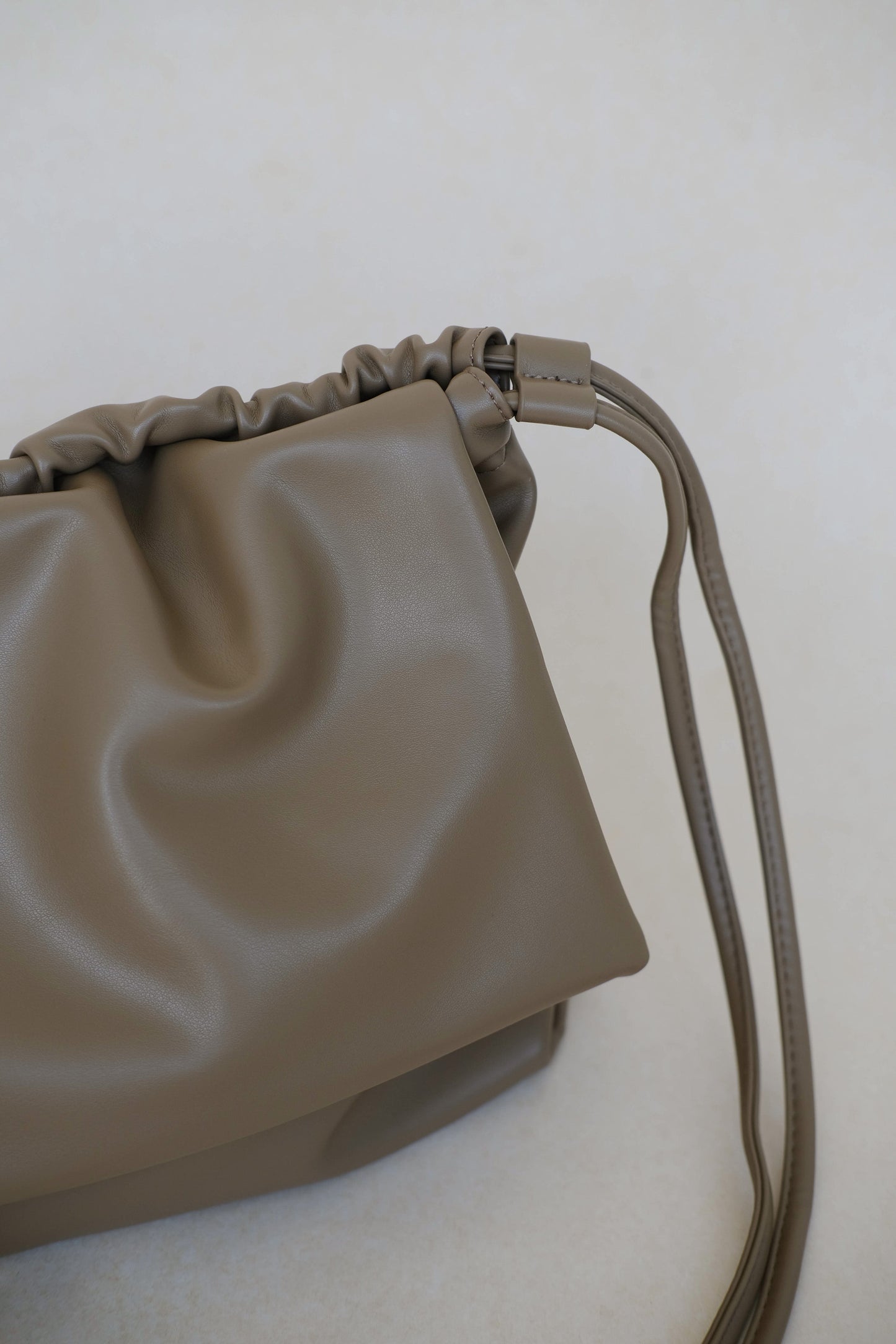 Drawstring Pleated Large Capacity Shoulder Bag in Mud Color