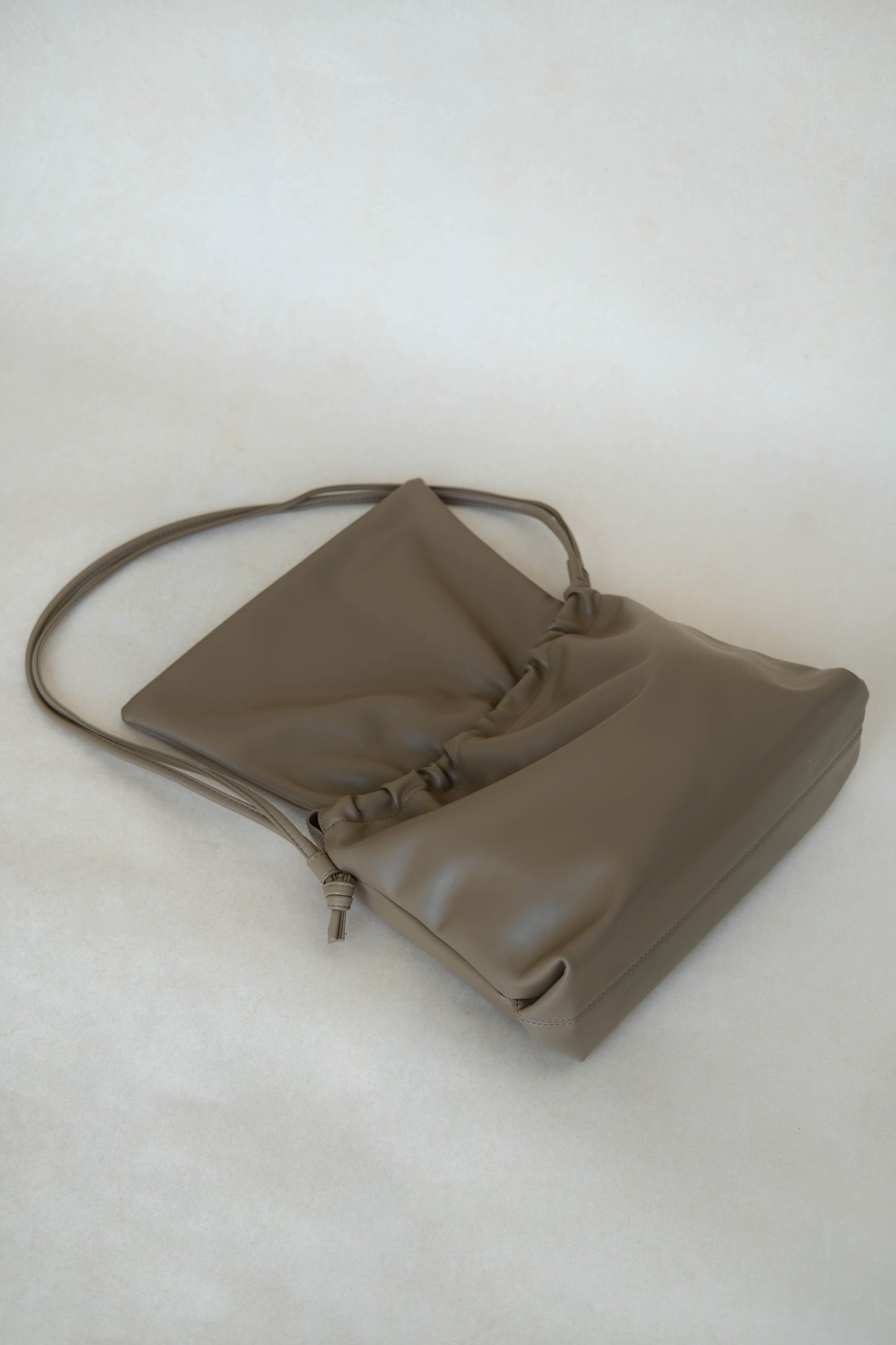 Drawstring Pleated Large Capacity Shoulder Bag in Mud Color