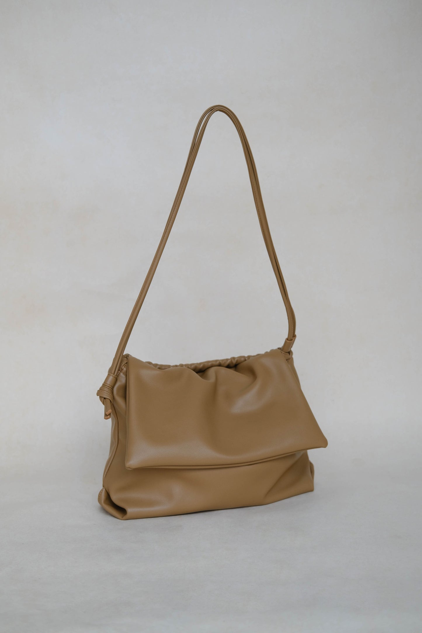 Drawstring Pleated Large Capacity Shoulder Bag in Brown Color