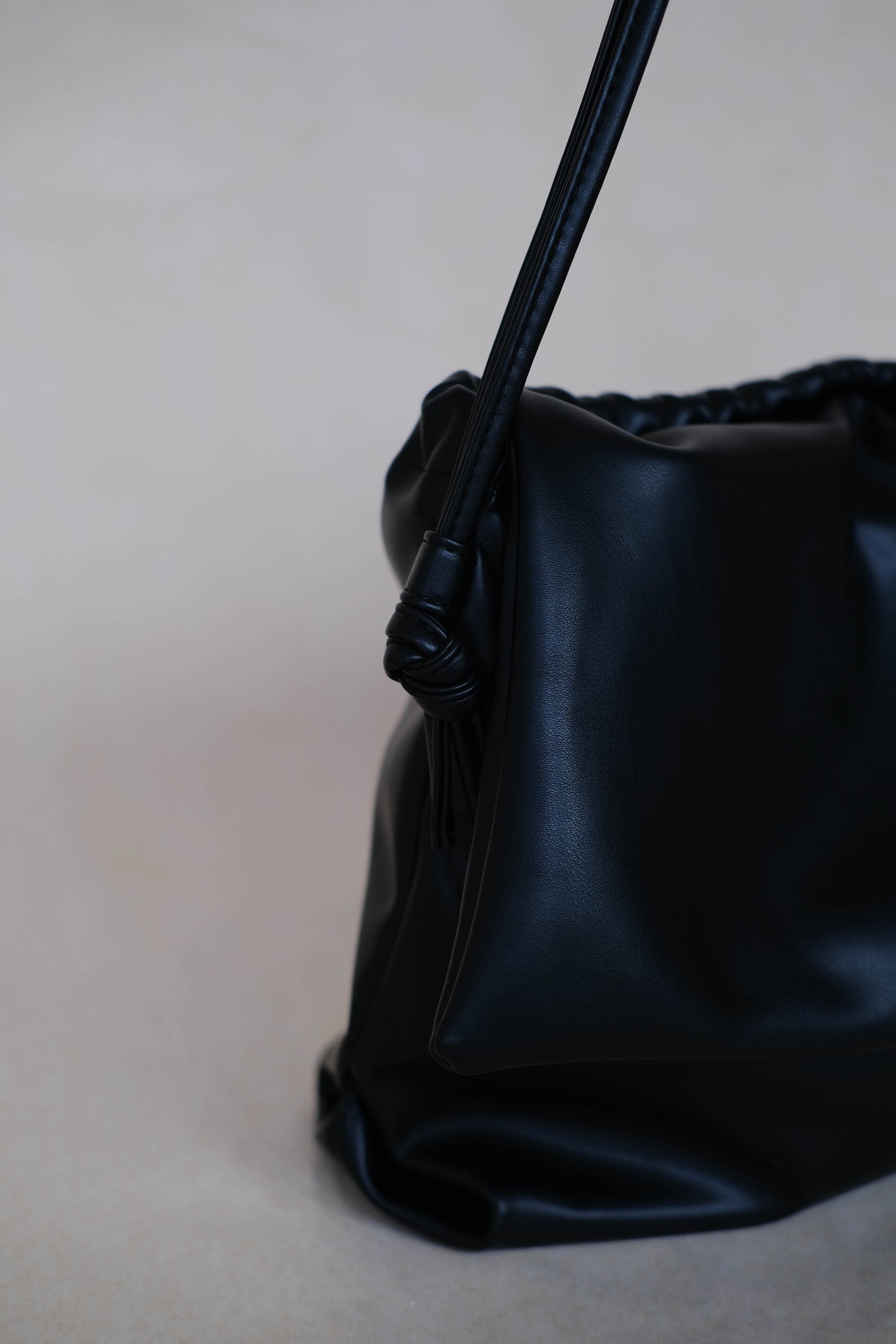 Drawstring Pleated Large Capacity Shoulder Bag in Classic Black