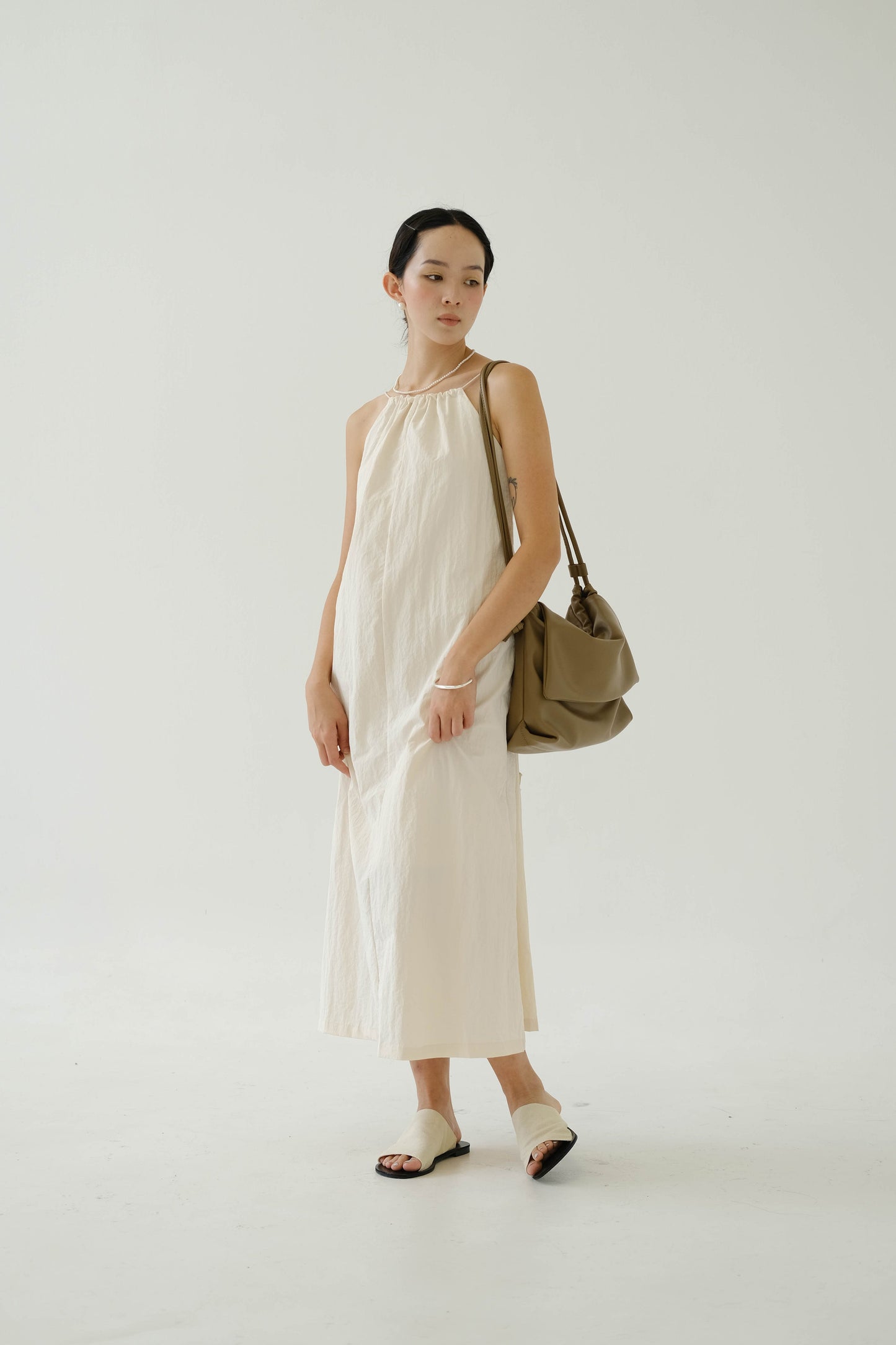 Drawstring Pleated Large Capacity Shoulder Bag in Mud Color