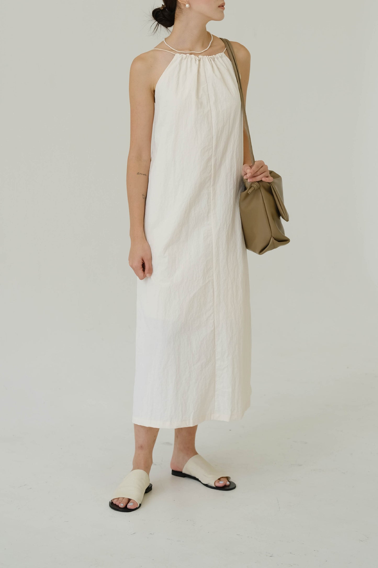 Drawstring Pleated Large Capacity Shoulder Bag in Mud Color