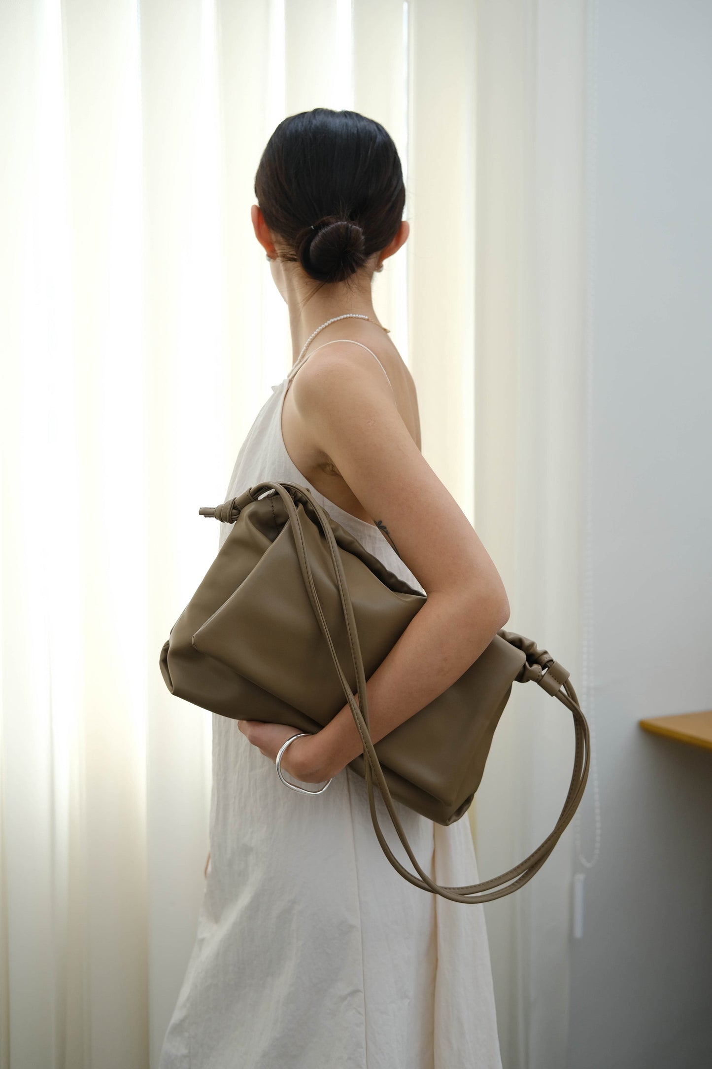 Drawstring Pleated Large Capacity Shoulder Bag in Mud Color