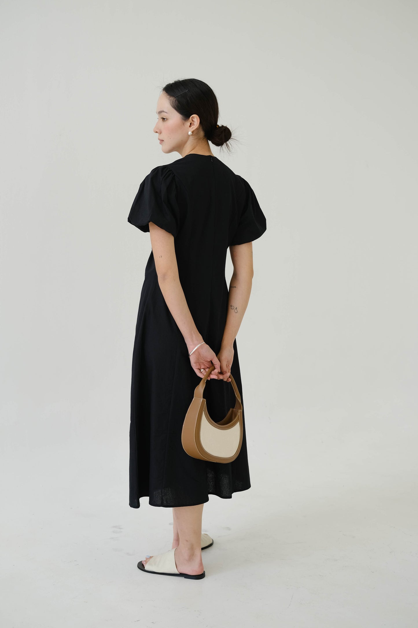 V-neck Puff Sleeve Dress In Classic Black