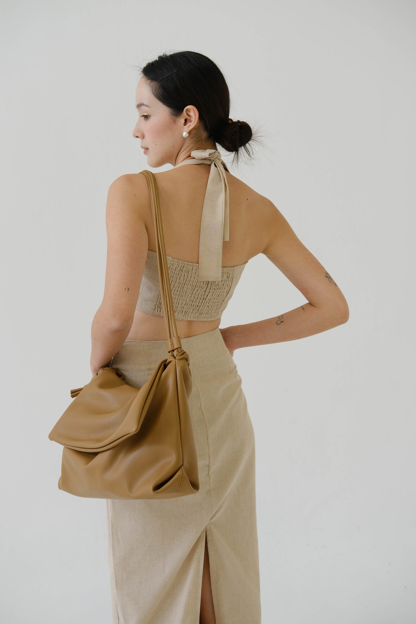 Drawstring Pleated Large Capacity Shoulder Bag in Brown Color