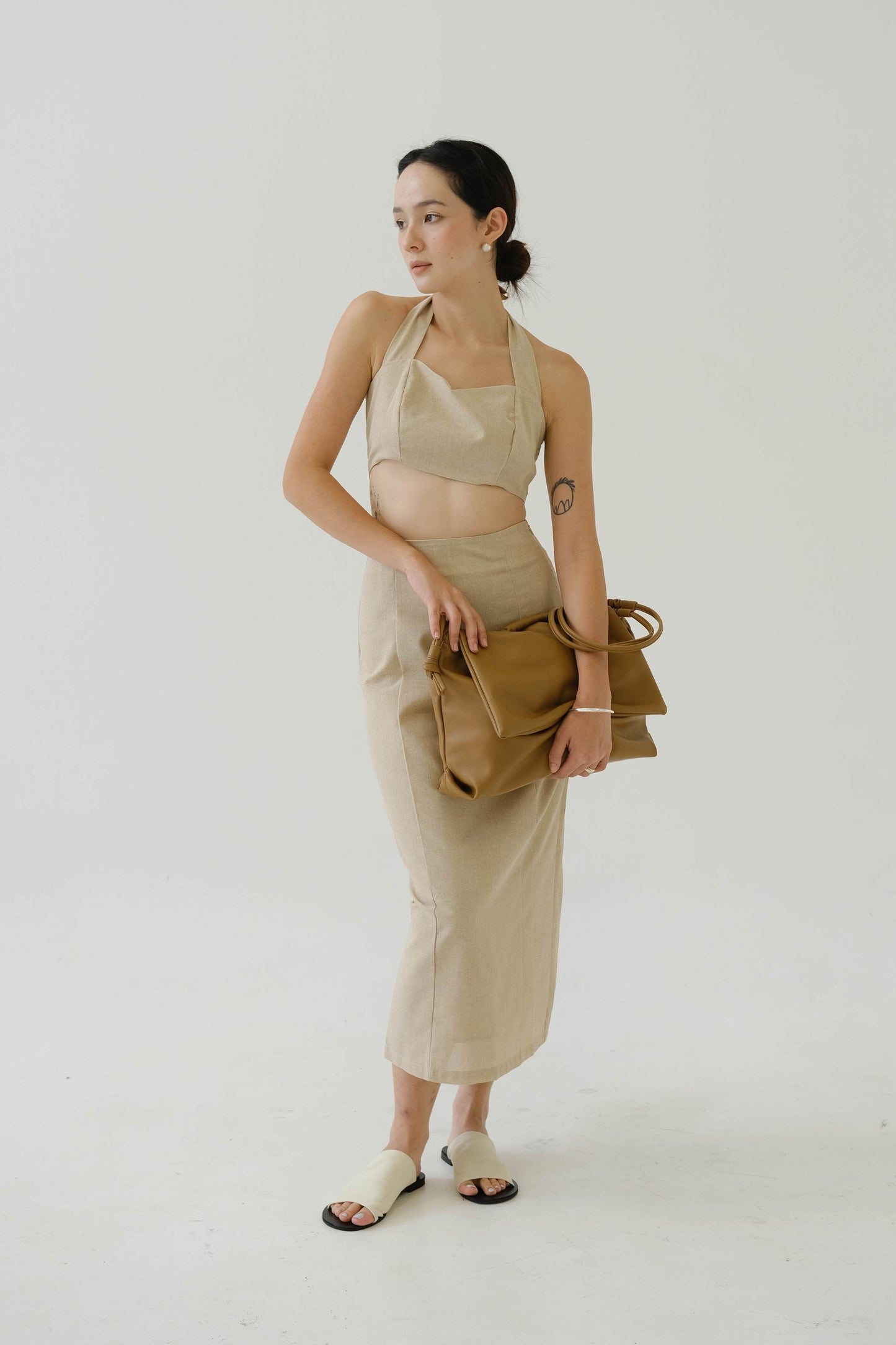 Drawstring Pleated Large Capacity Shoulder Bag in Brown Color