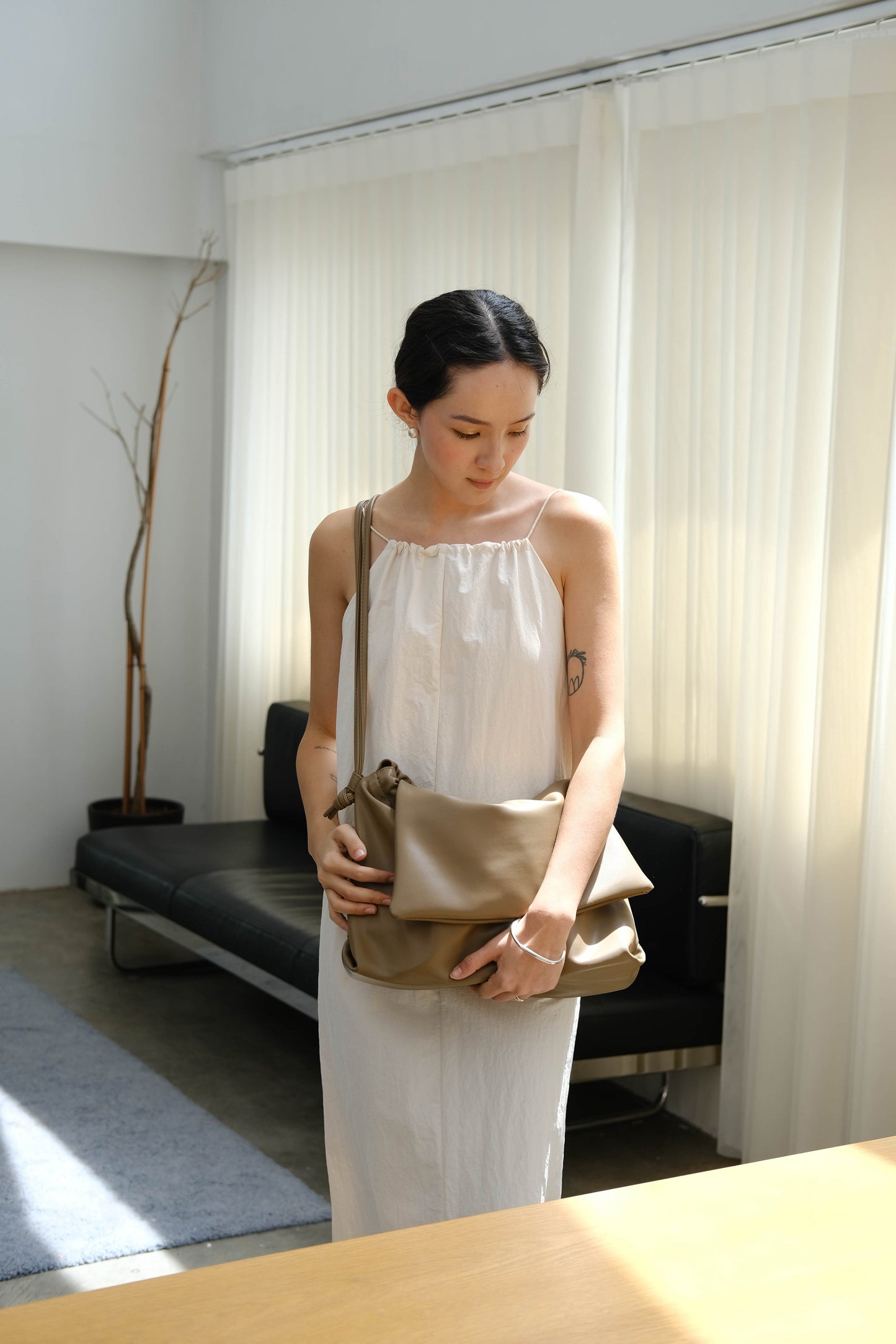 Drawstring Pleated Large Capacity Shoulder Bag in Mud Color