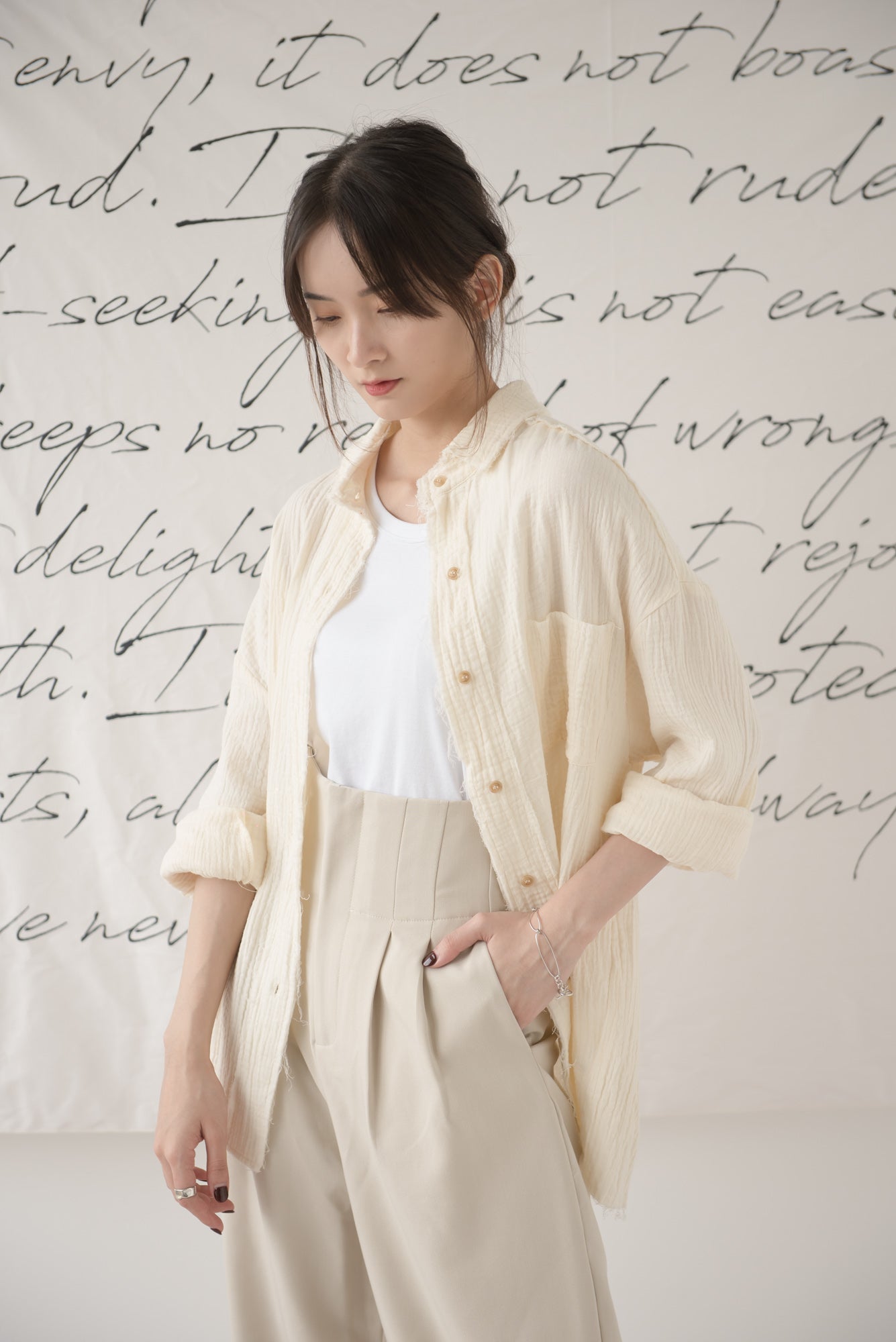 High-waisted wide-legged trousers