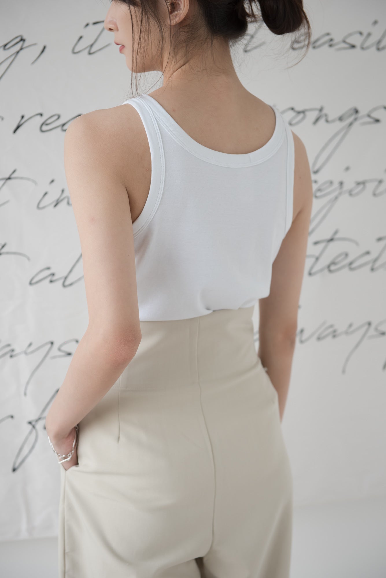 High-waisted wide-legged trousers