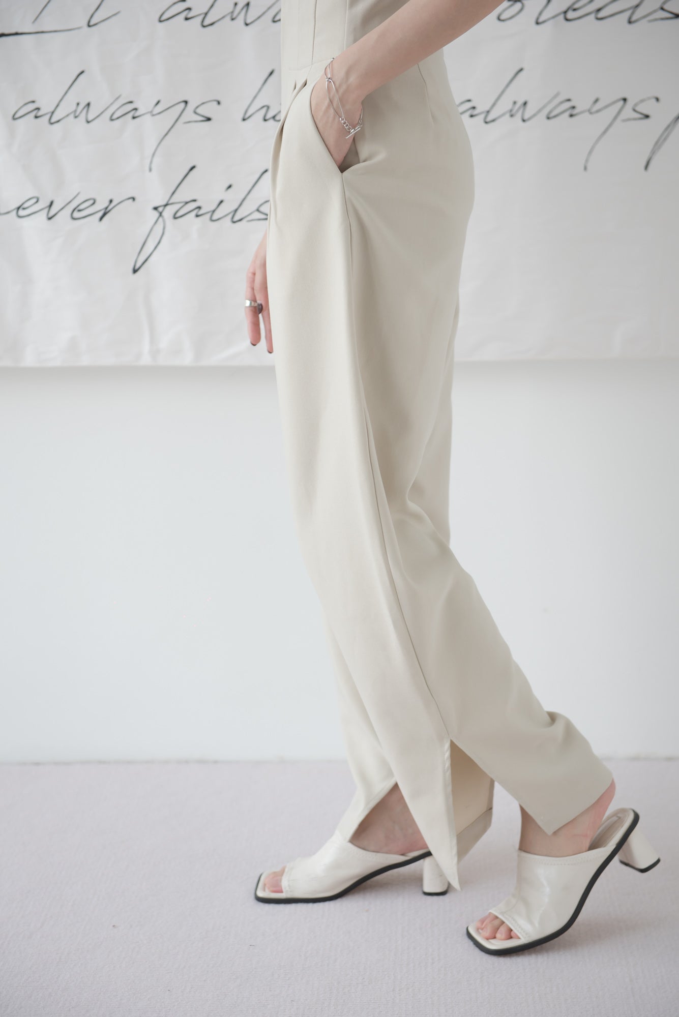 High-waisted wide-legged trousers