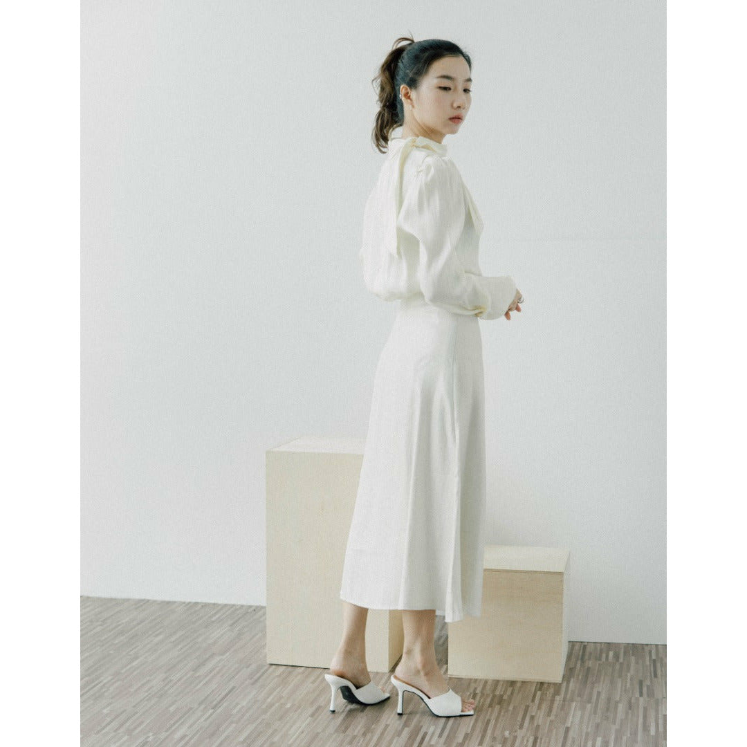 A-line slim satin skirt in almond