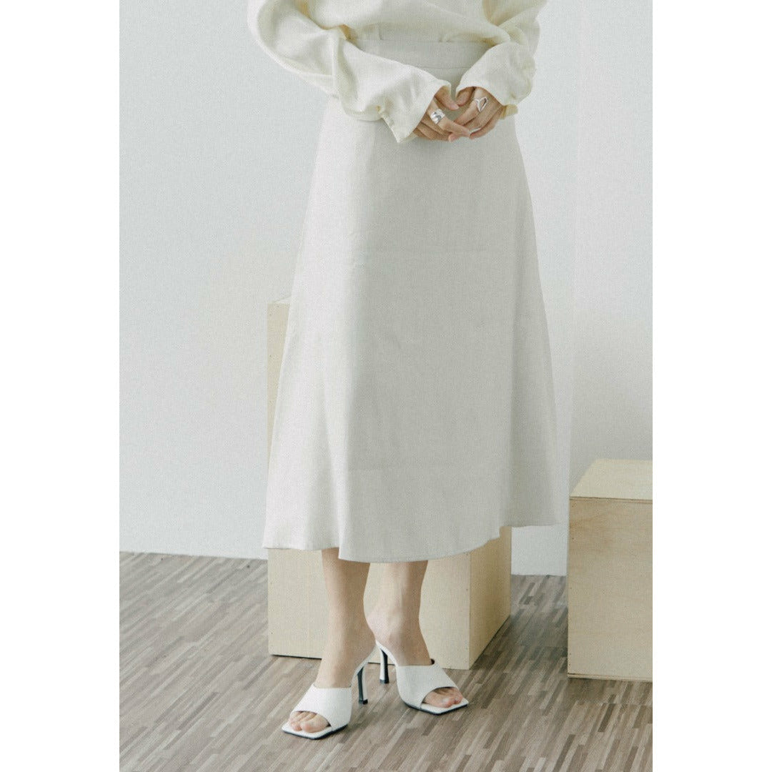 A-line slim satin skirt in almond
