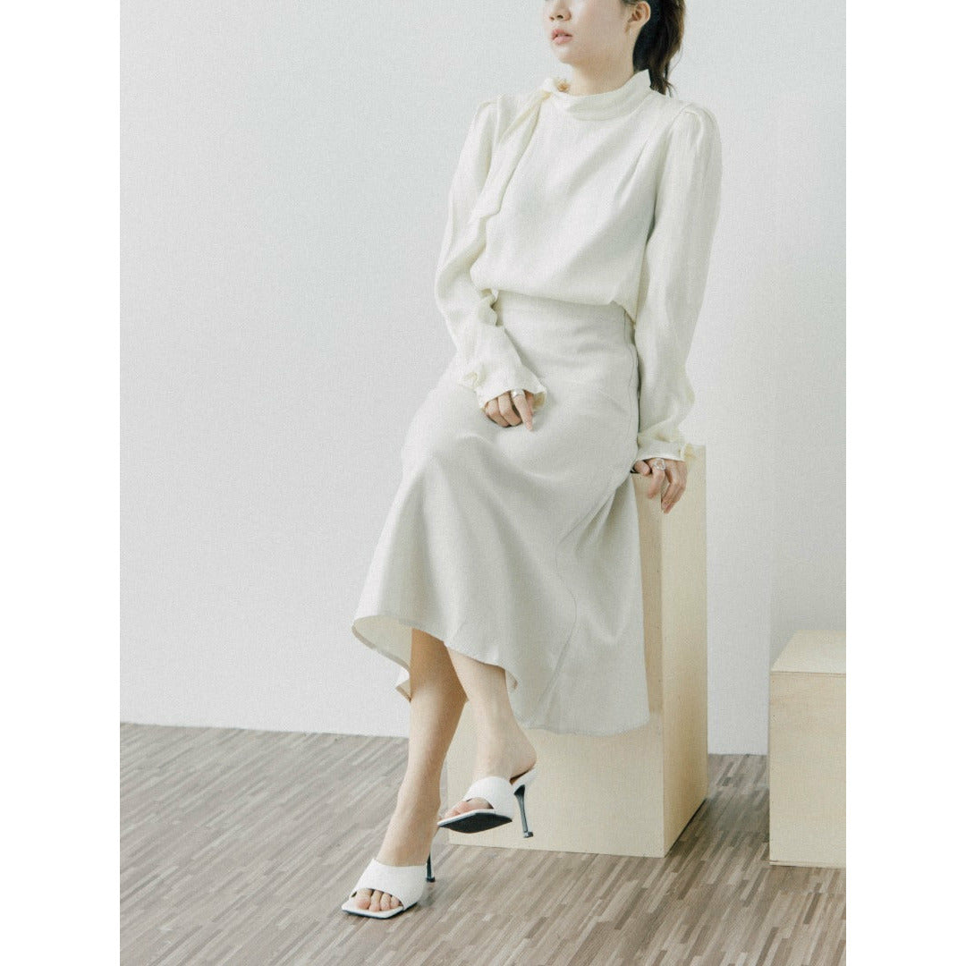 A-line slim satin skirt in almond