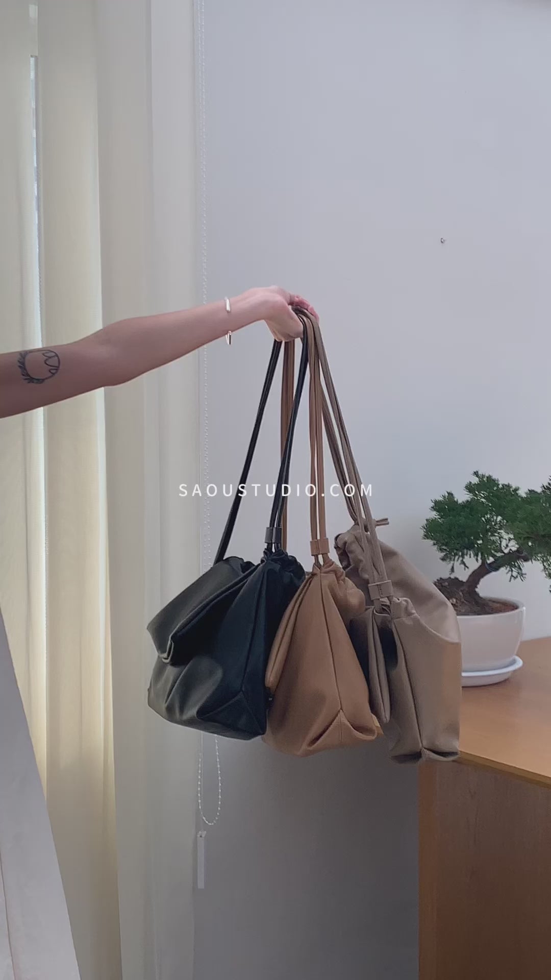 Drawstring Pleated Large Capacity Shoulder Bag in Brown Color