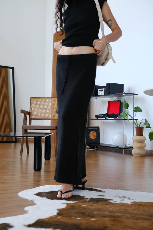 Woolen Skirt in Classic Black