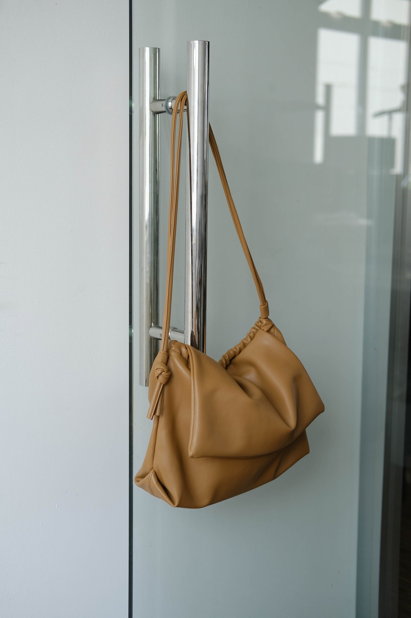 Drawstring Pleated Large Capacity Shoulder Bag in Brown Color
