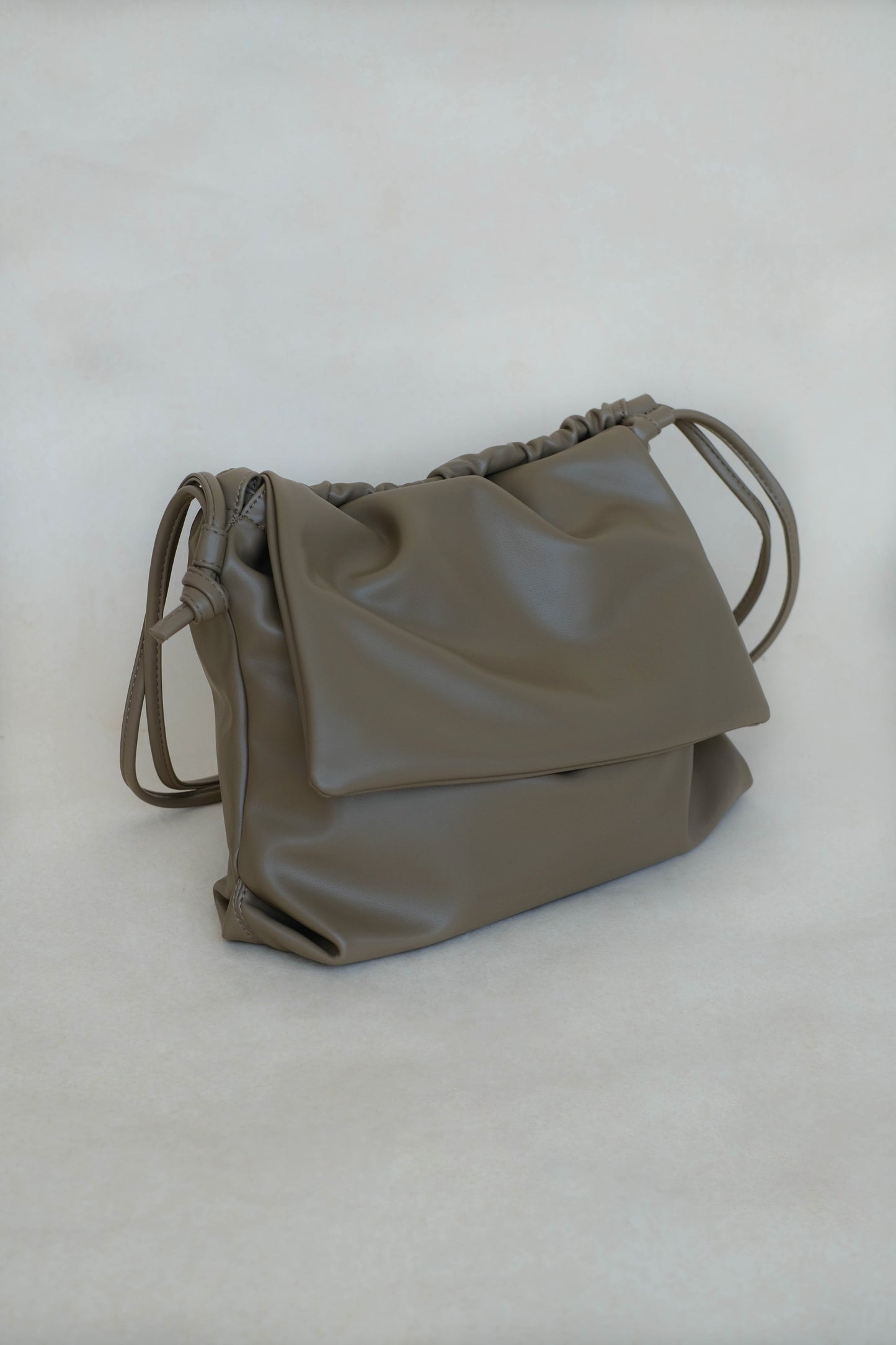 Drawstring Pleated Large Capacity Shoulder Bag in Mud Color