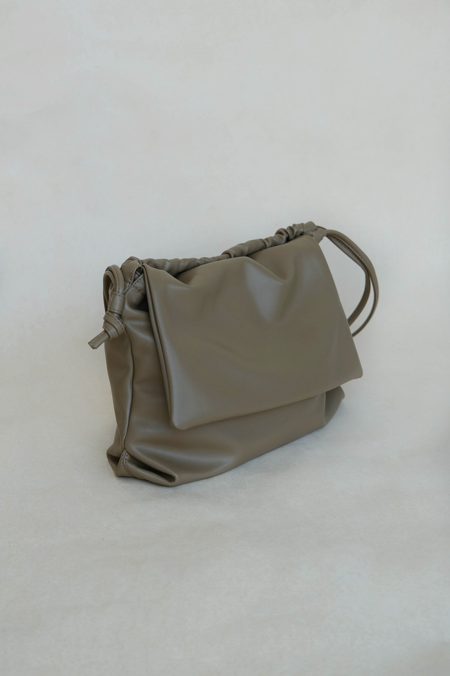 Drawstring Pleated Large Capacity Shoulder Bag in Mud Color