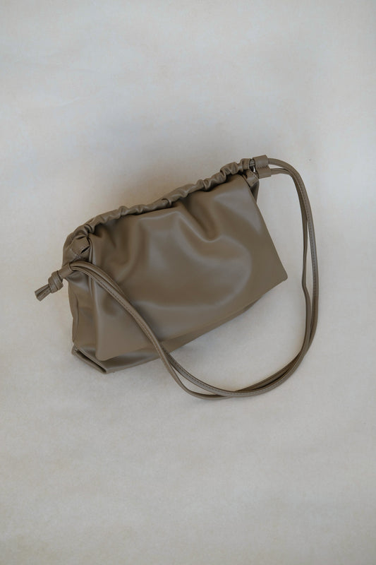 Drawstring Pleated Large Capacity Shoulder Bag in Mud Color