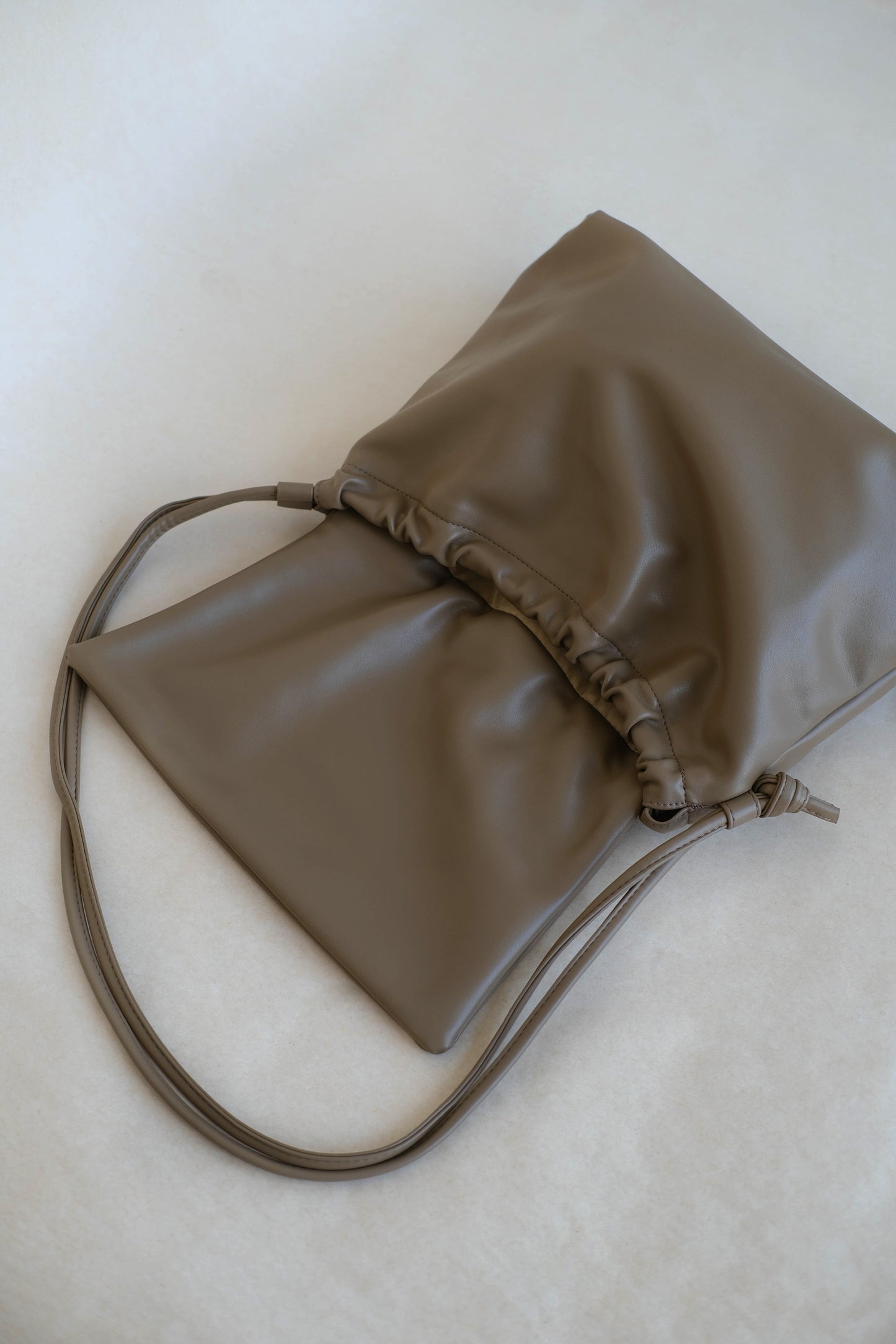 Drawstring Pleated Large Capacity Shoulder Bag in Mud Color
