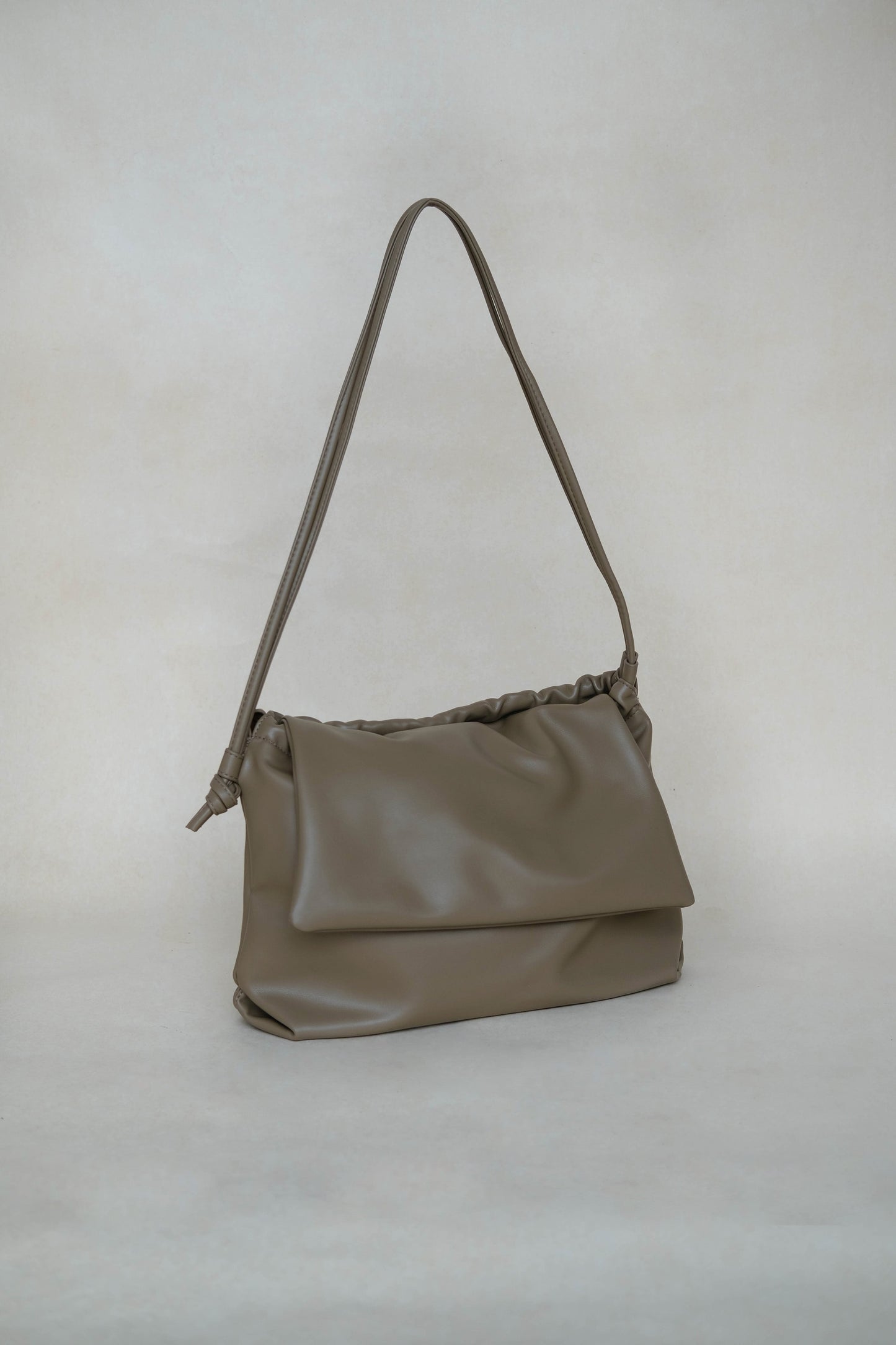 Drawstring Pleated Large Capacity Shoulder Bag in Mud Color