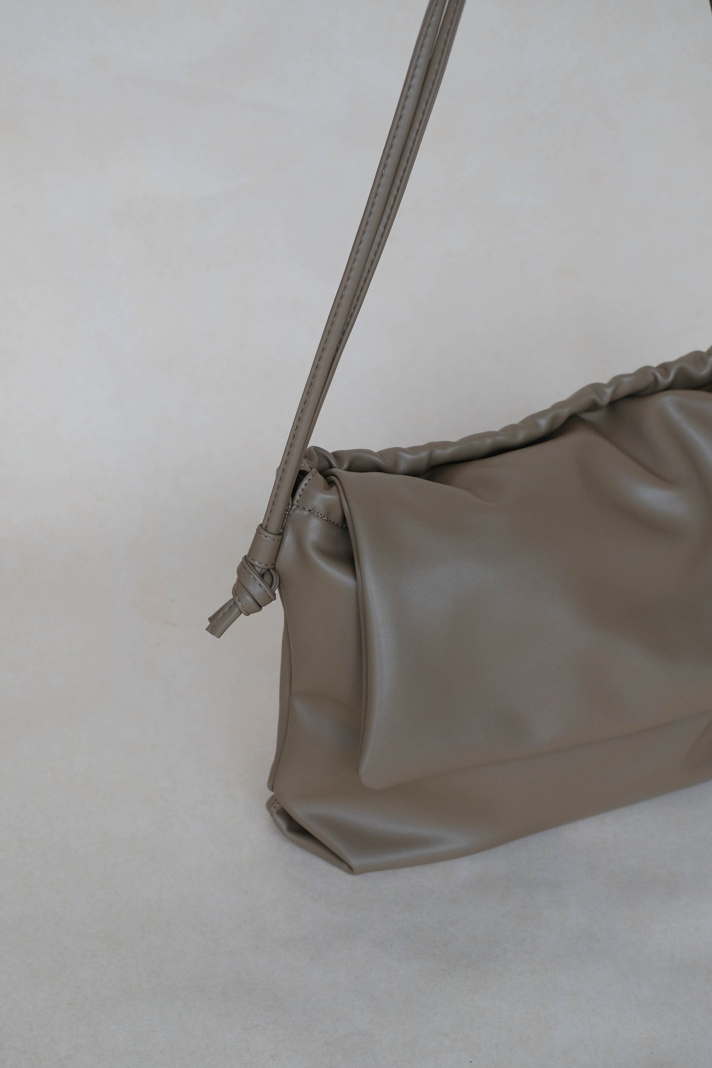 Drawstring Pleated Large Capacity Shoulder Bag in Mud Color