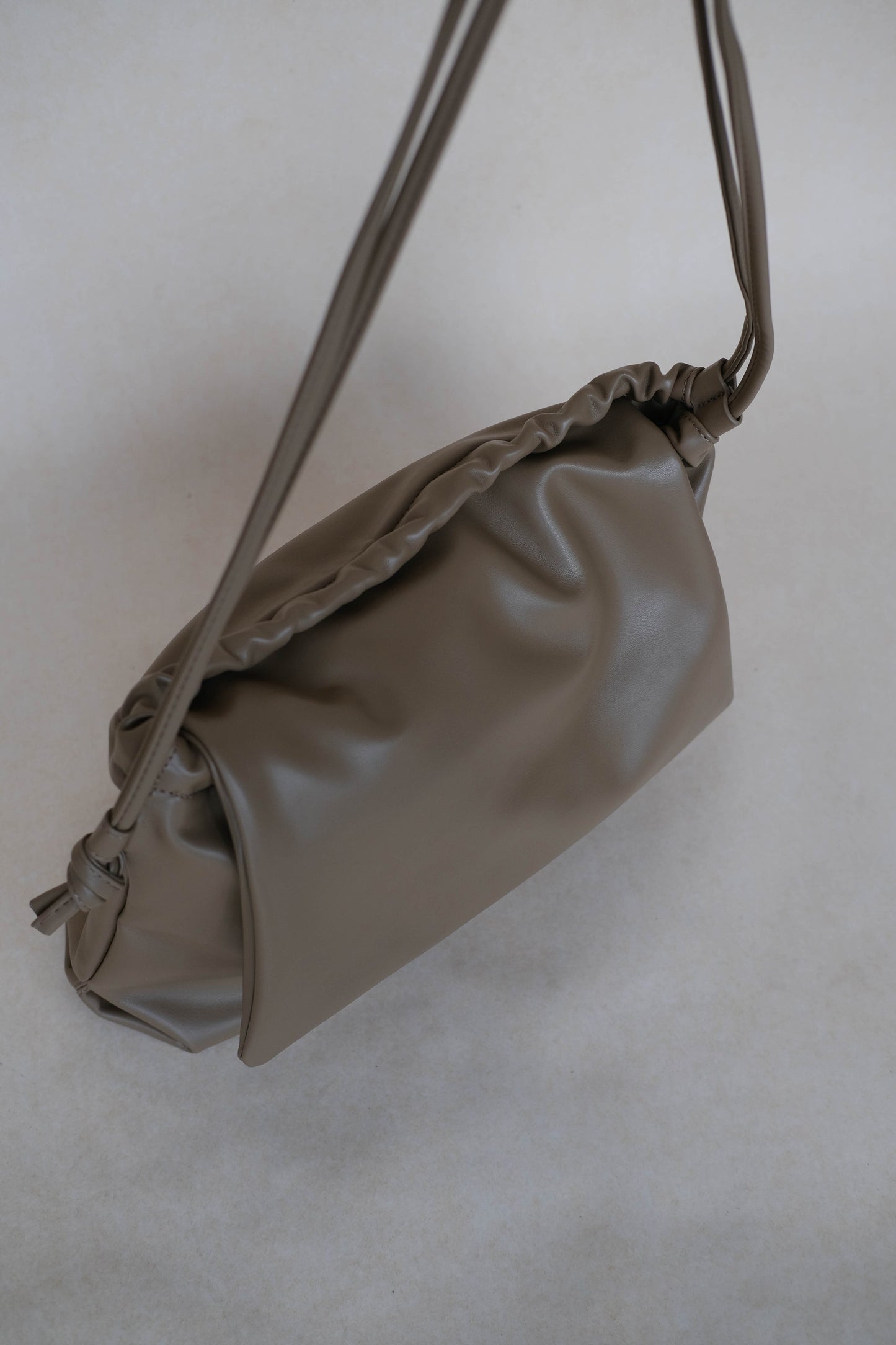Drawstring Pleated Large Capacity Shoulder Bag in Mud Color