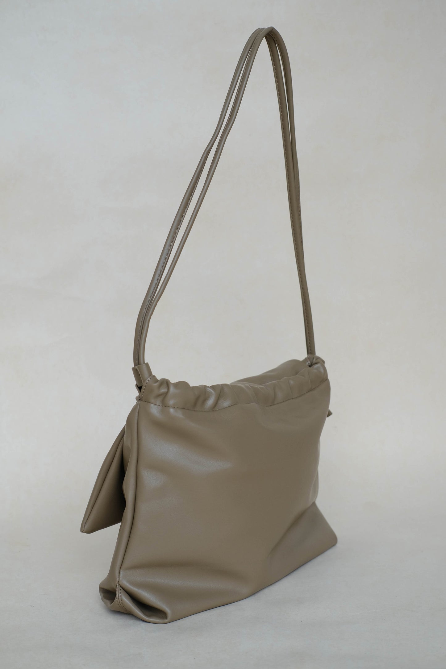 Drawstring Pleated Large Capacity Shoulder Bag in Mud Color