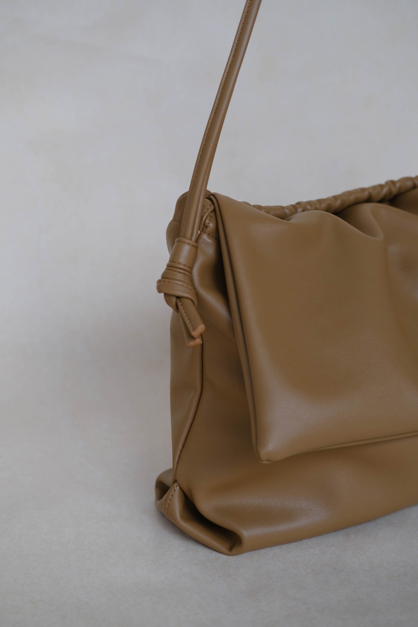 Drawstring Pleated Large Capacity Shoulder Bag in Brown Color