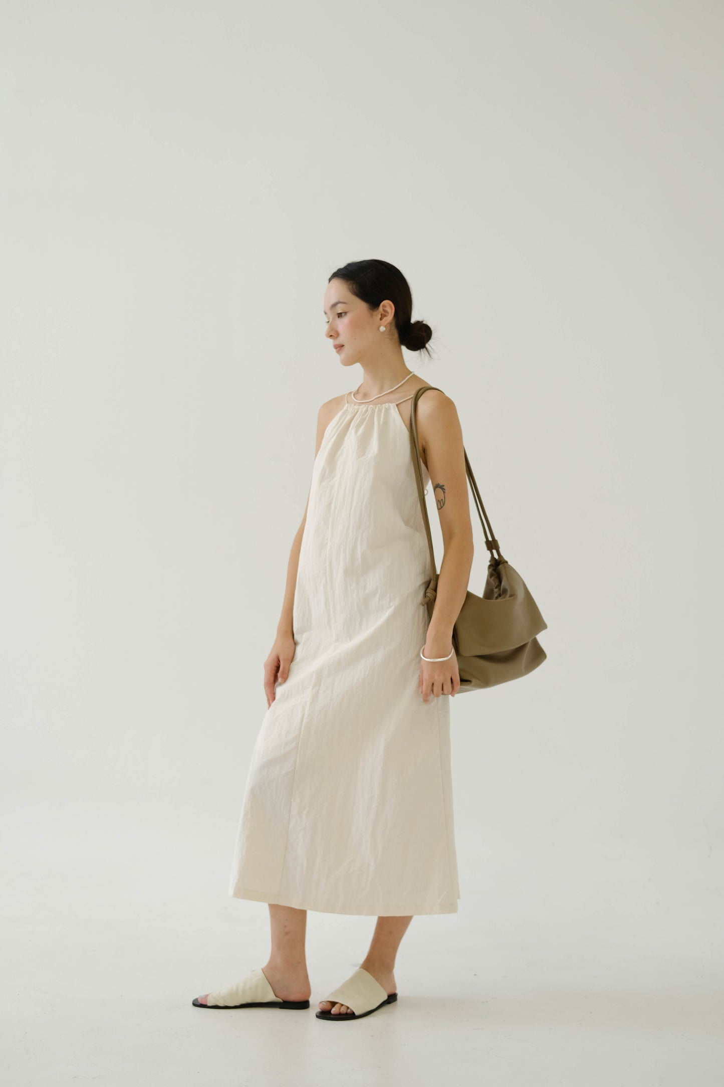 Drawstring Pleated Large Capacity Shoulder Bag in Mud Color