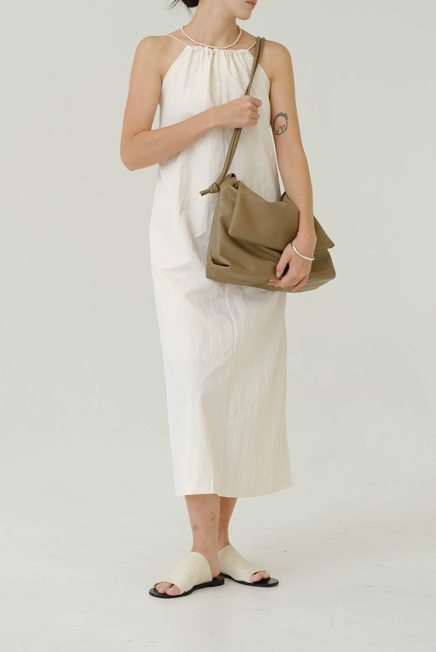 Drawstring Pleated Large Capacity Shoulder Bag in Mud Color