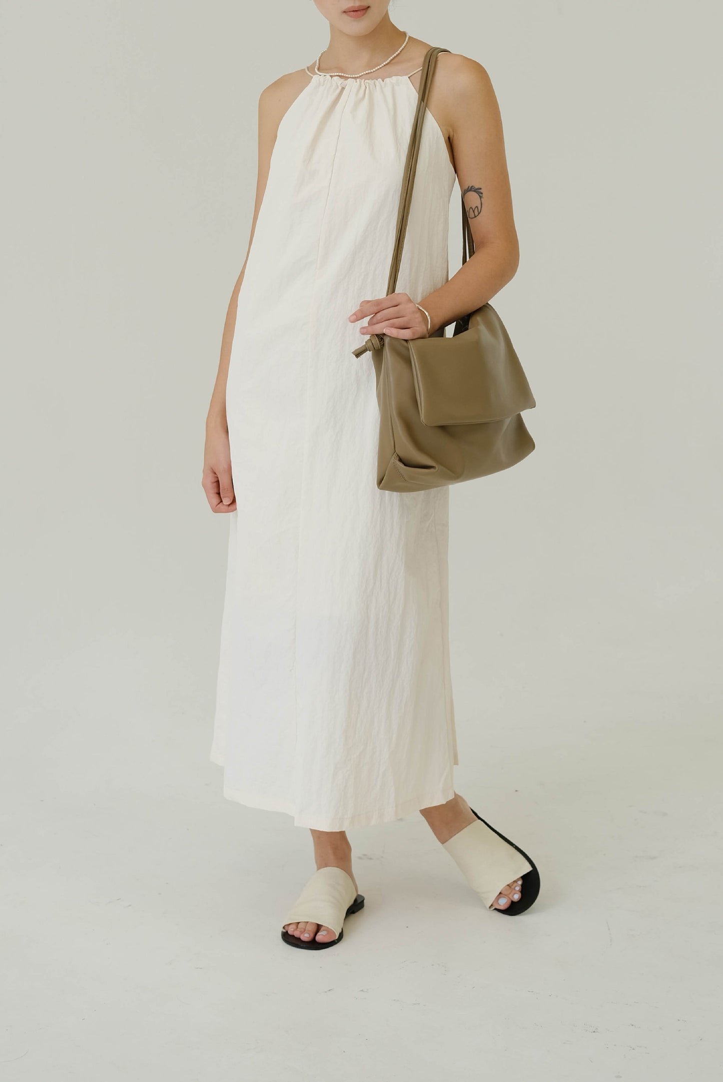 Drawstring Pleated Large Capacity Shoulder Bag in Mud Color