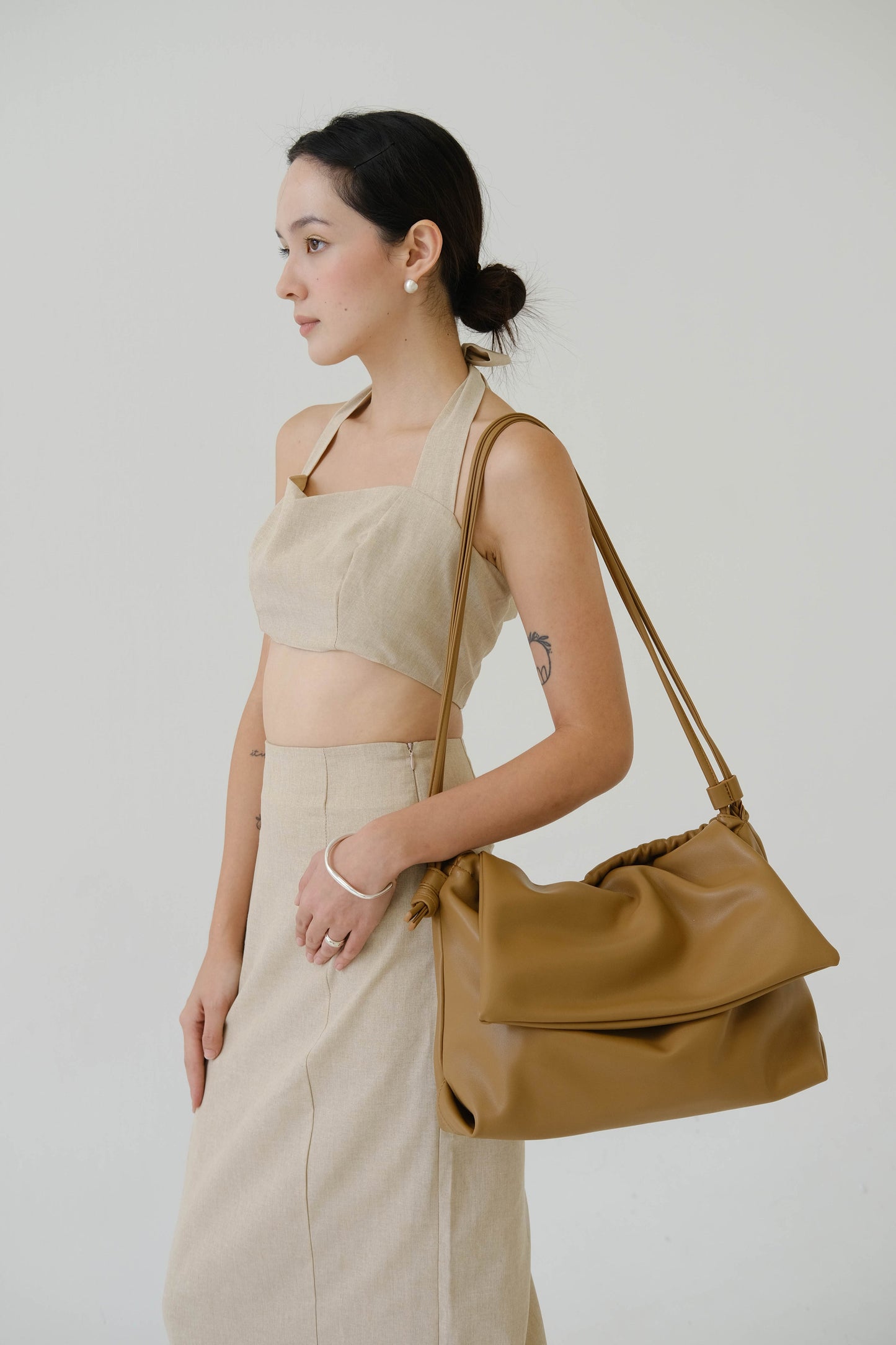 Drawstring Pleated Large Capacity Shoulder Bag in Brown Color