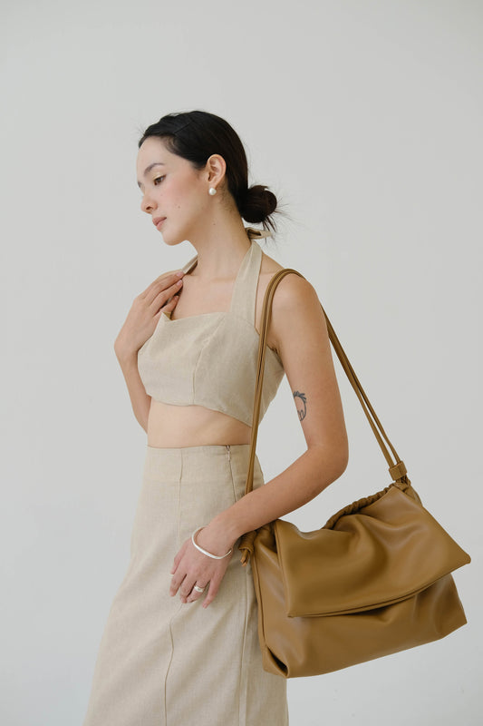Drawstring Pleated Large Capacity Shoulder Bag in Brown Color