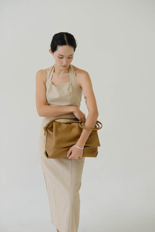Drawstring Pleated Large Capacity Shoulder Bag in Brown Color