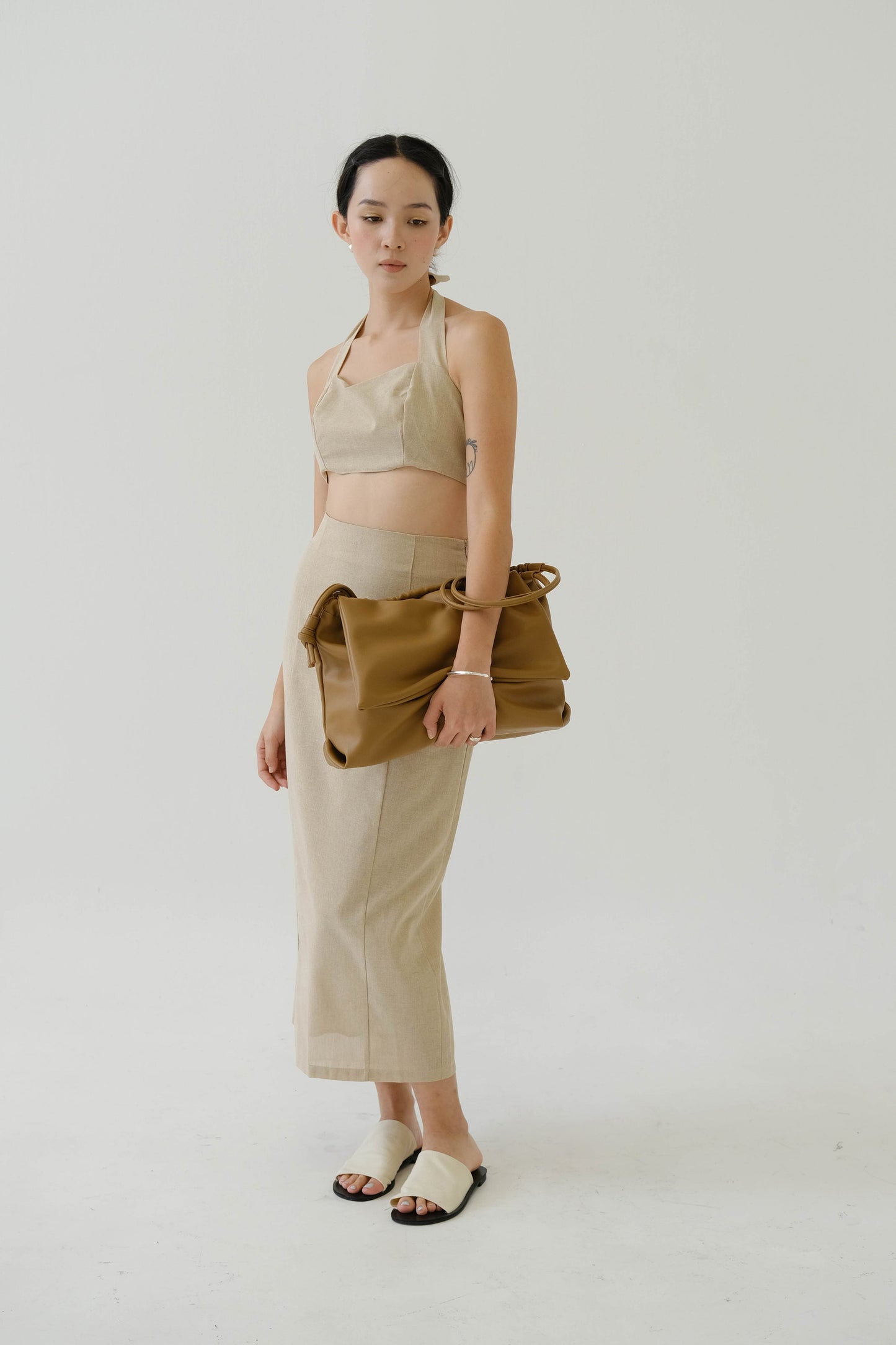 Drawstring Pleated Large Capacity Shoulder Bag in Brown Color