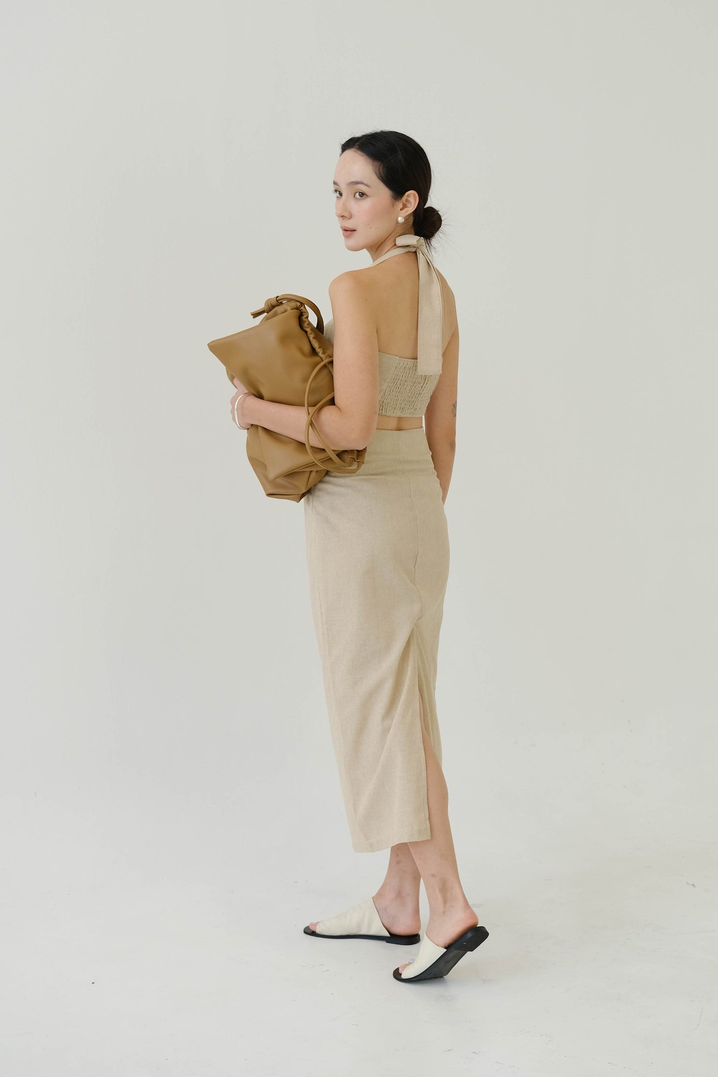 Drawstring Pleated Large Capacity Shoulder Bag in Brown Color