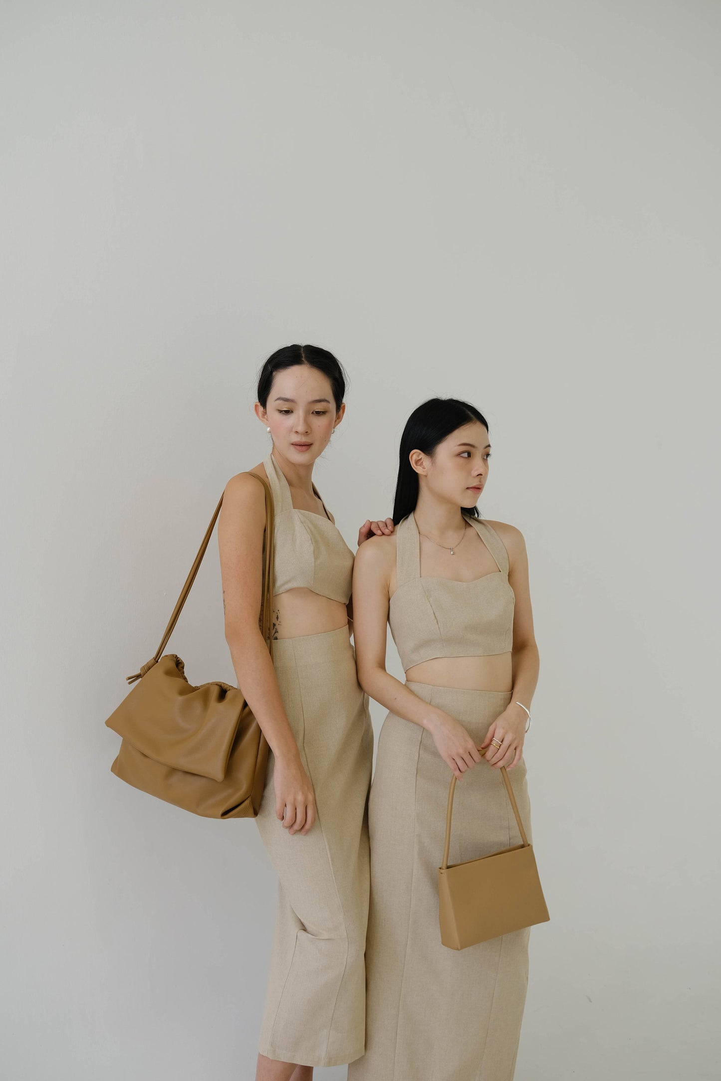 Drawstring Pleated Large Capacity Shoulder Bag in Brown Color