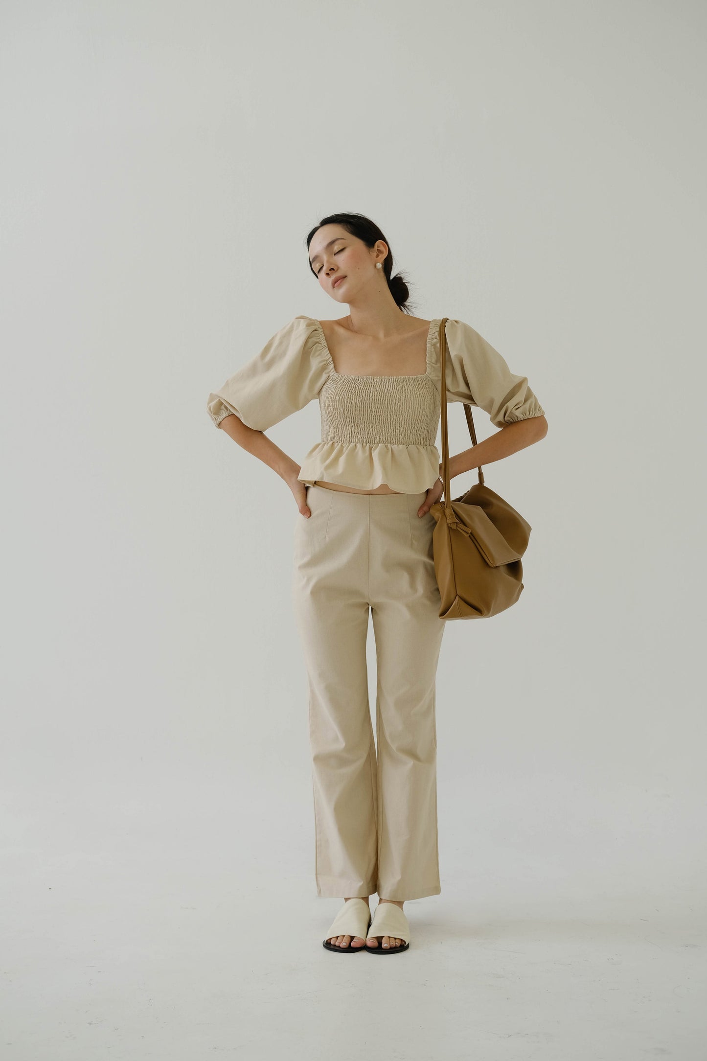 Drawstring Pleated Large Capacity Shoulder Bag in Brown Color