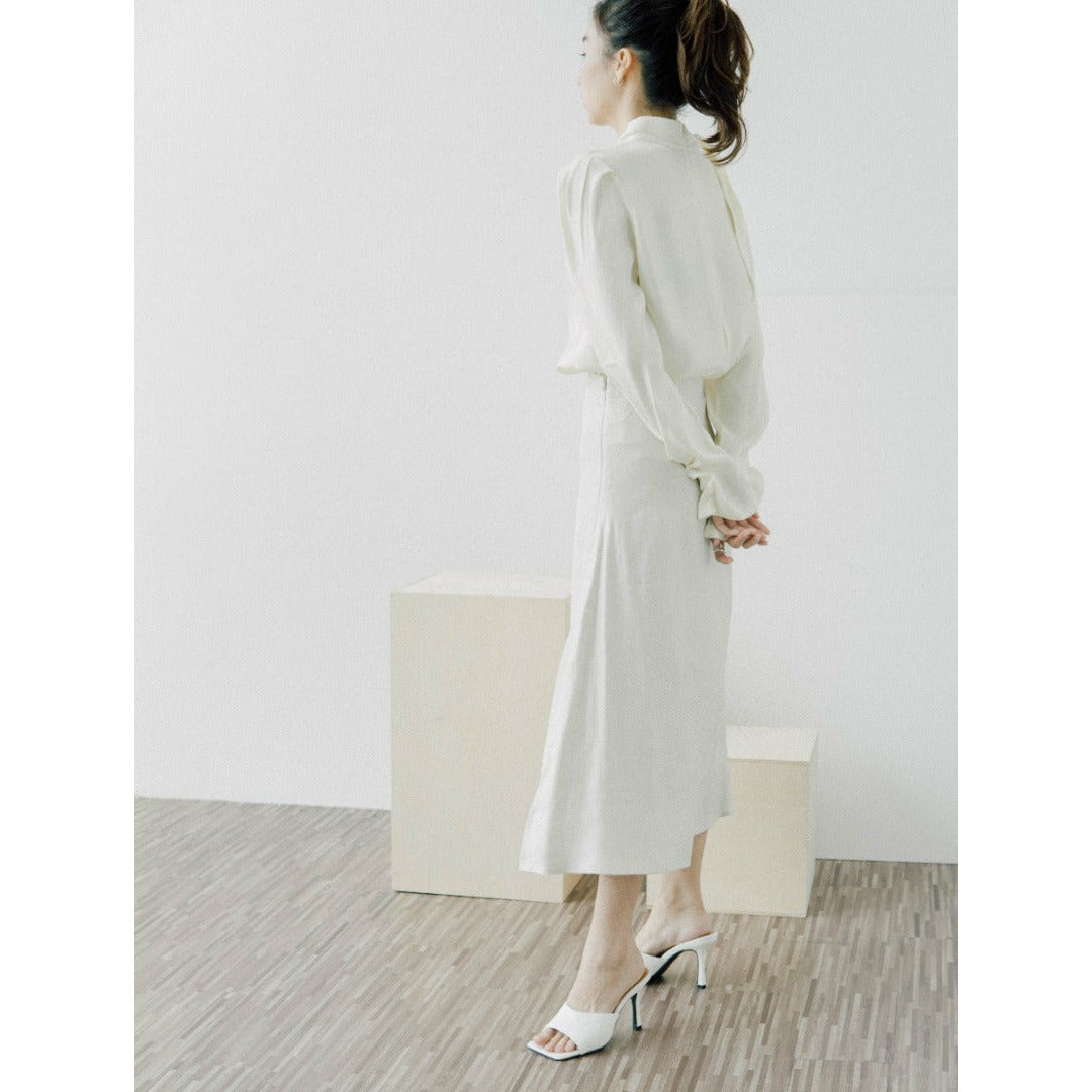 A-line slim satin skirt in almond