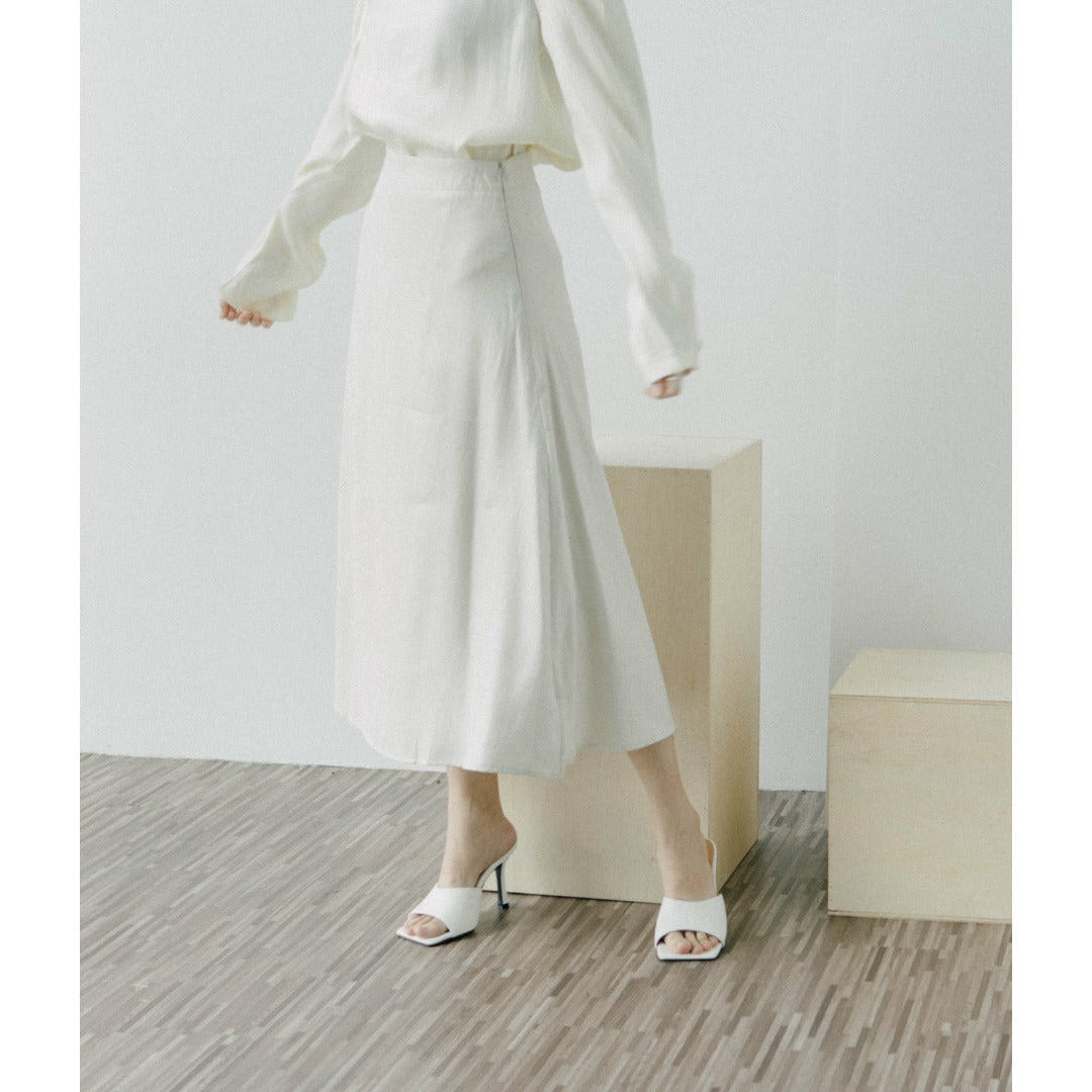 A-line slim satin skirt in almond