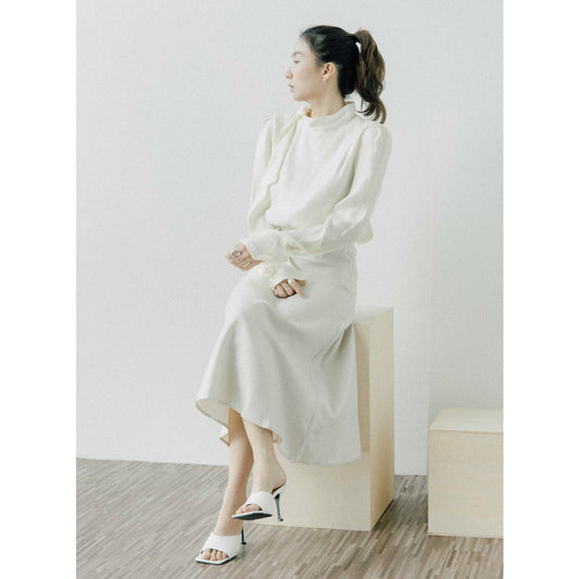 A-line slim satin skirt in almond