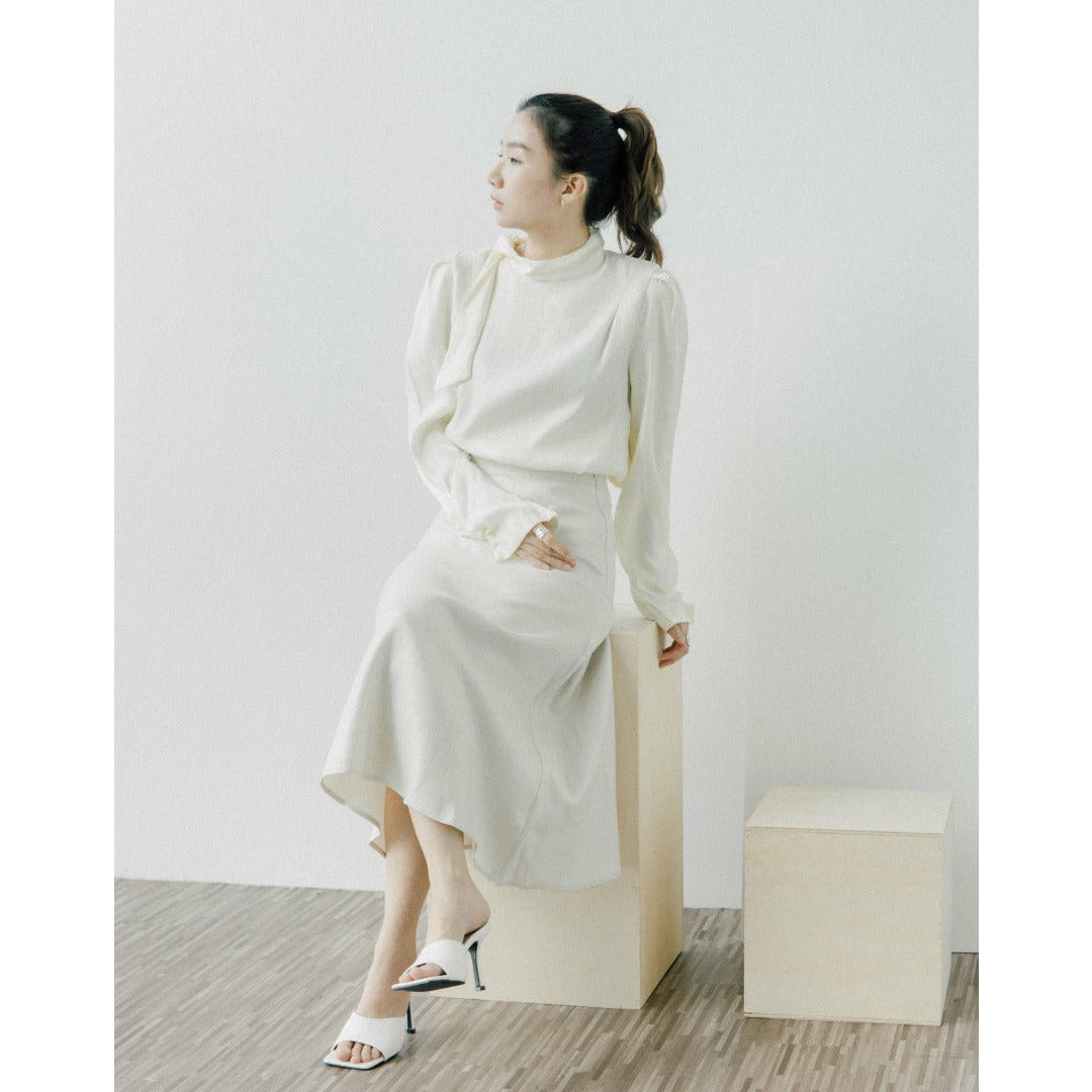 A-line slim satin skirt in almond