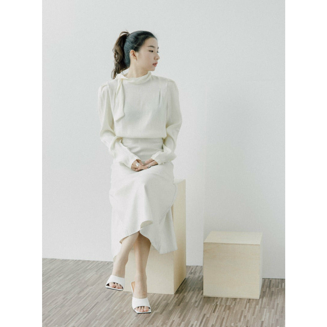 A-line slim satin skirt in almond